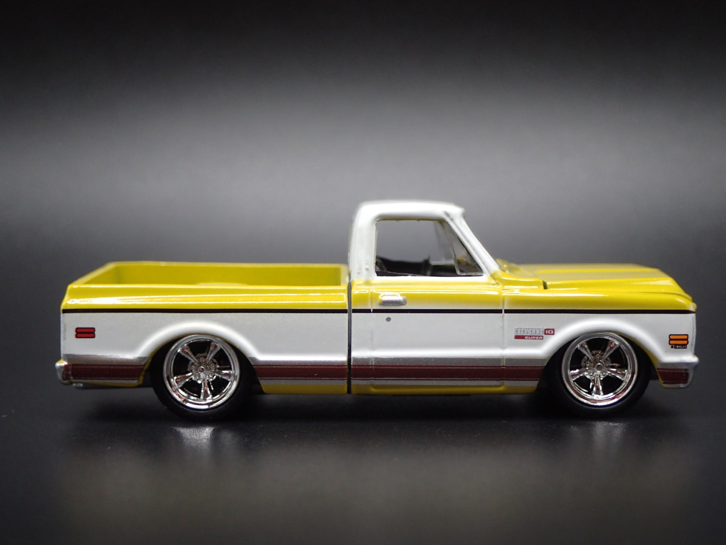 1972 72 CHEVY CHEVROLET C10 PICKUP TRUCK SHORT BED 1/64 SCALE DIECAST MODEL CAR