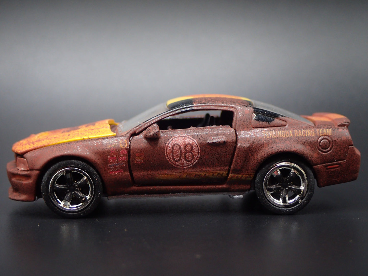 2008 FORD MUSTANG SHELBY TERLINGUA RACING 1:64 SCALE DIORAMA DIECAST MODEL CAR