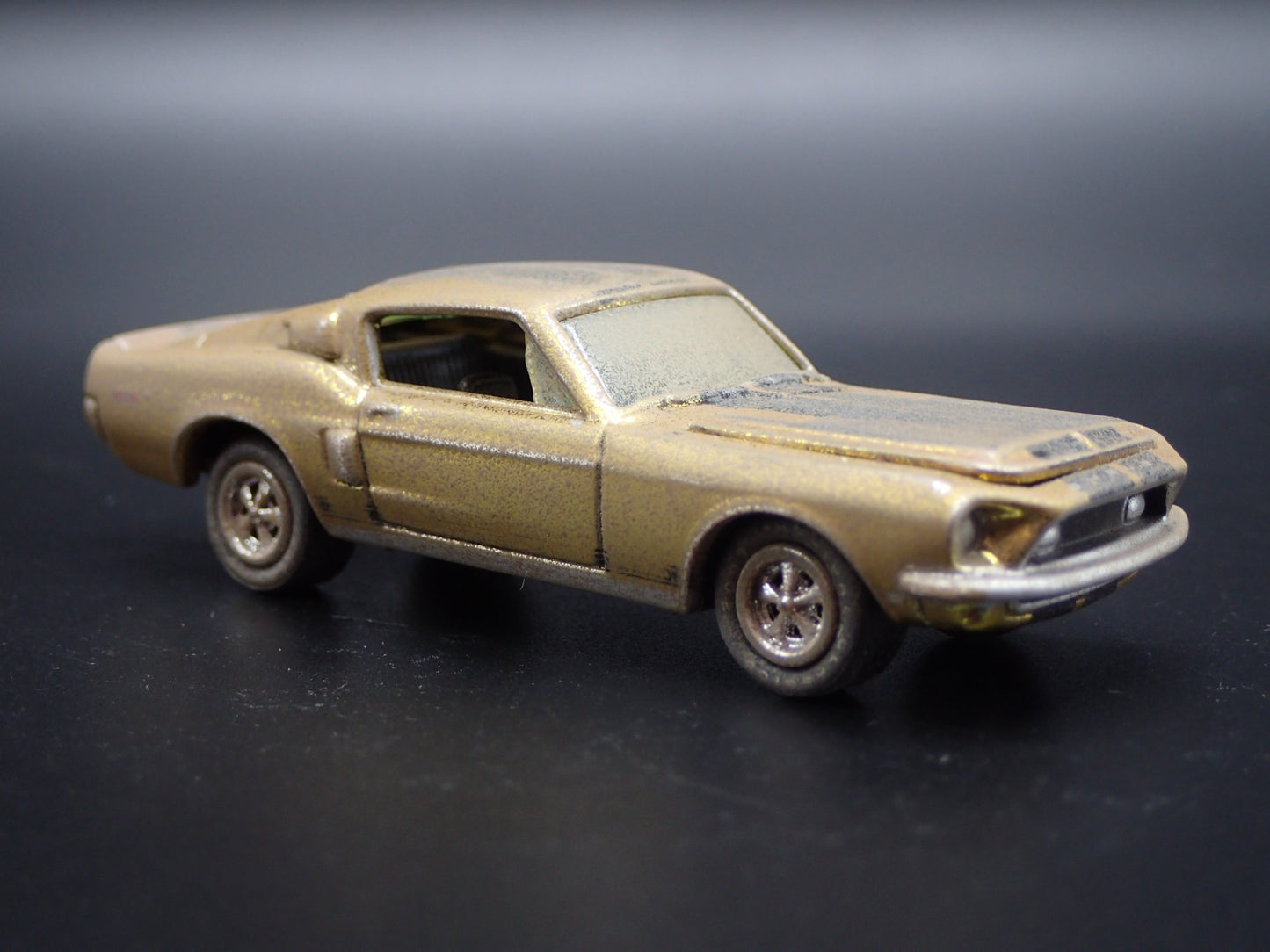 1968 FORD MUSTANG SHELBY GT500 FASTBACK BARN FIND 1:64 SCALE DIECAST MODEL CAR