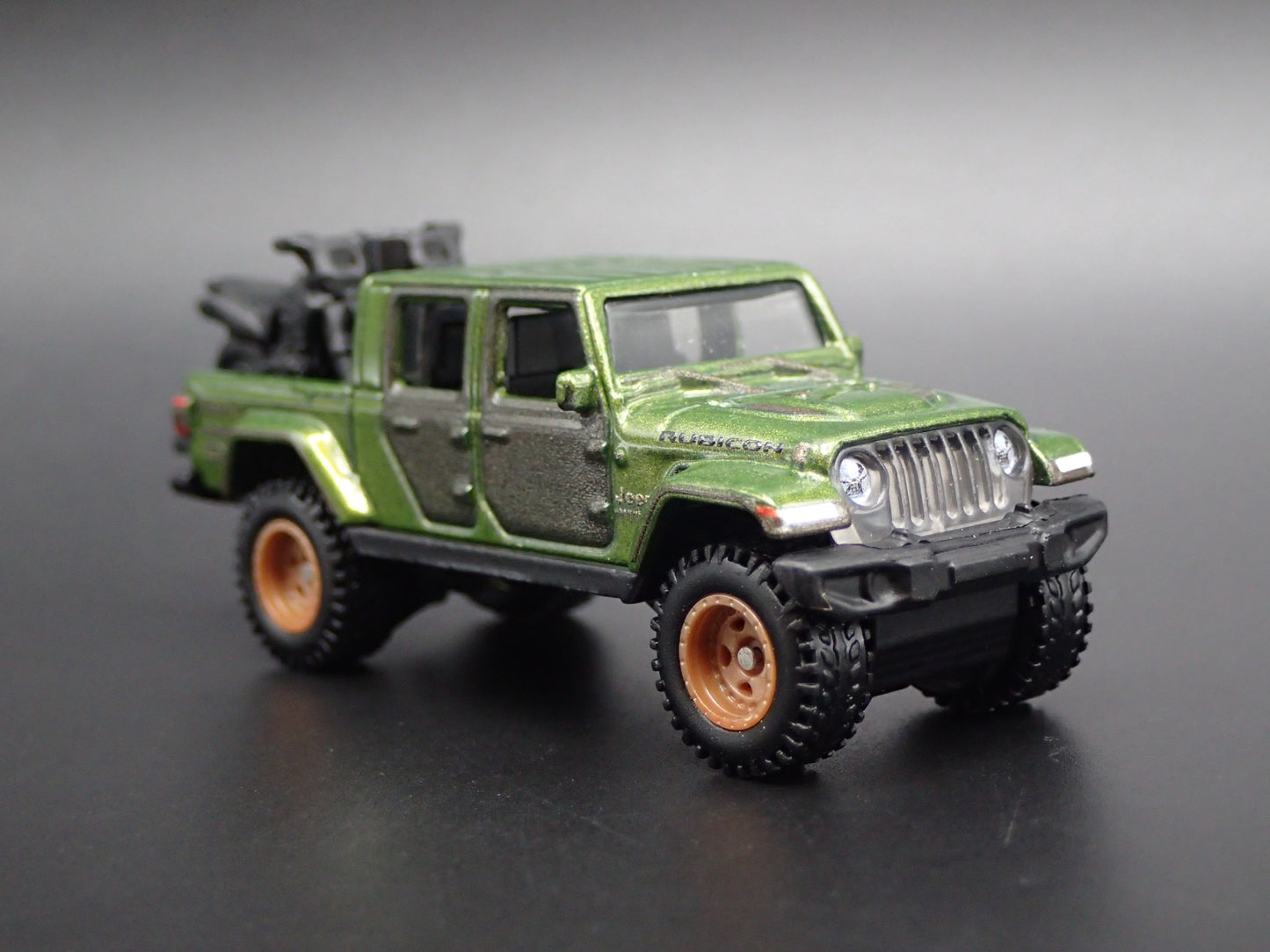 2020-2025 JEEP GLADIATOR PICKUP TRUCK JT 1:64 SCALE DIORAMA DIECAST MODEL CAR