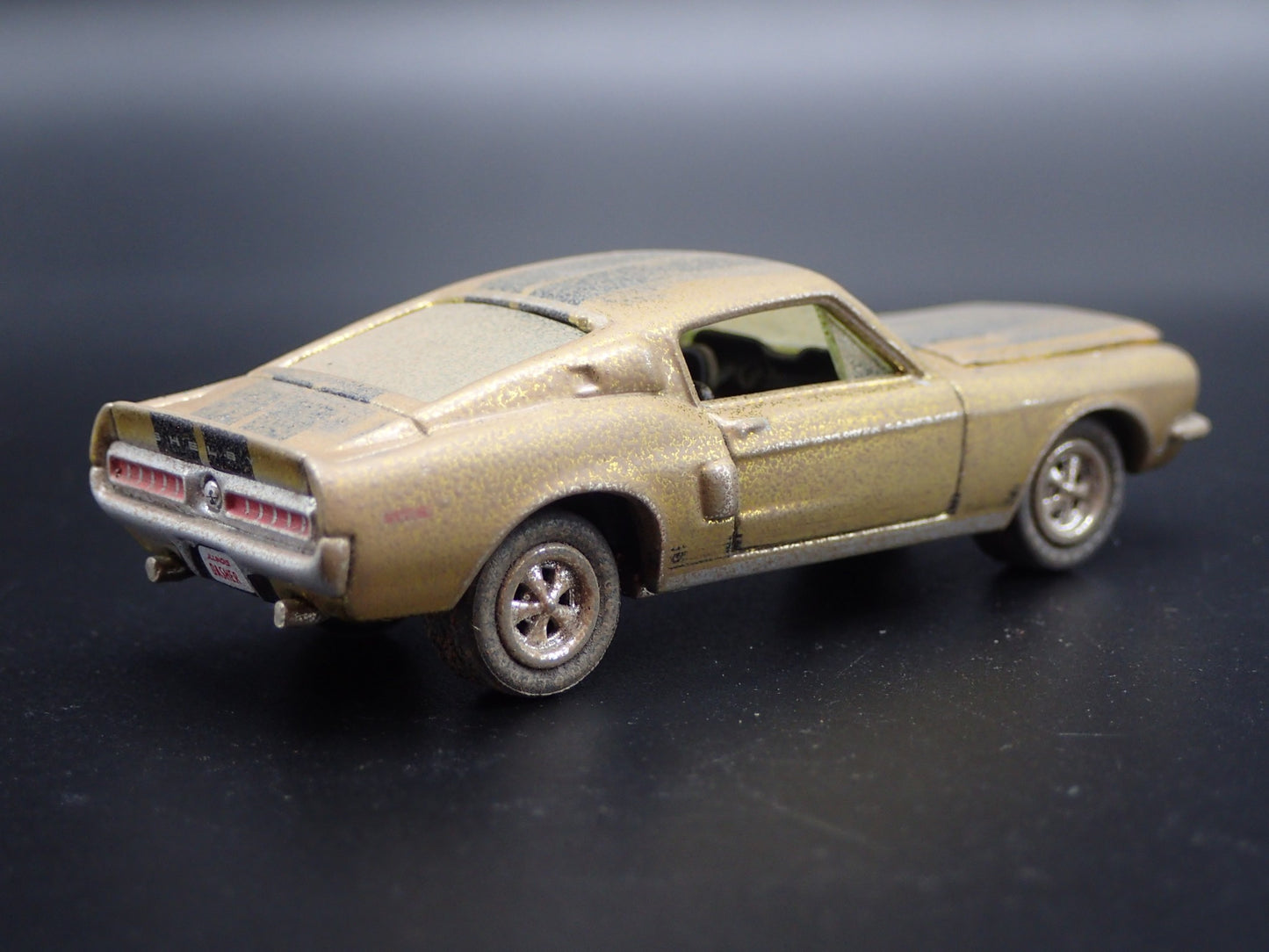 1968 FORD MUSTANG SHELBY GT500 FASTBACK BARN FIND 1:64 SCALE DIECAST MODEL CAR
