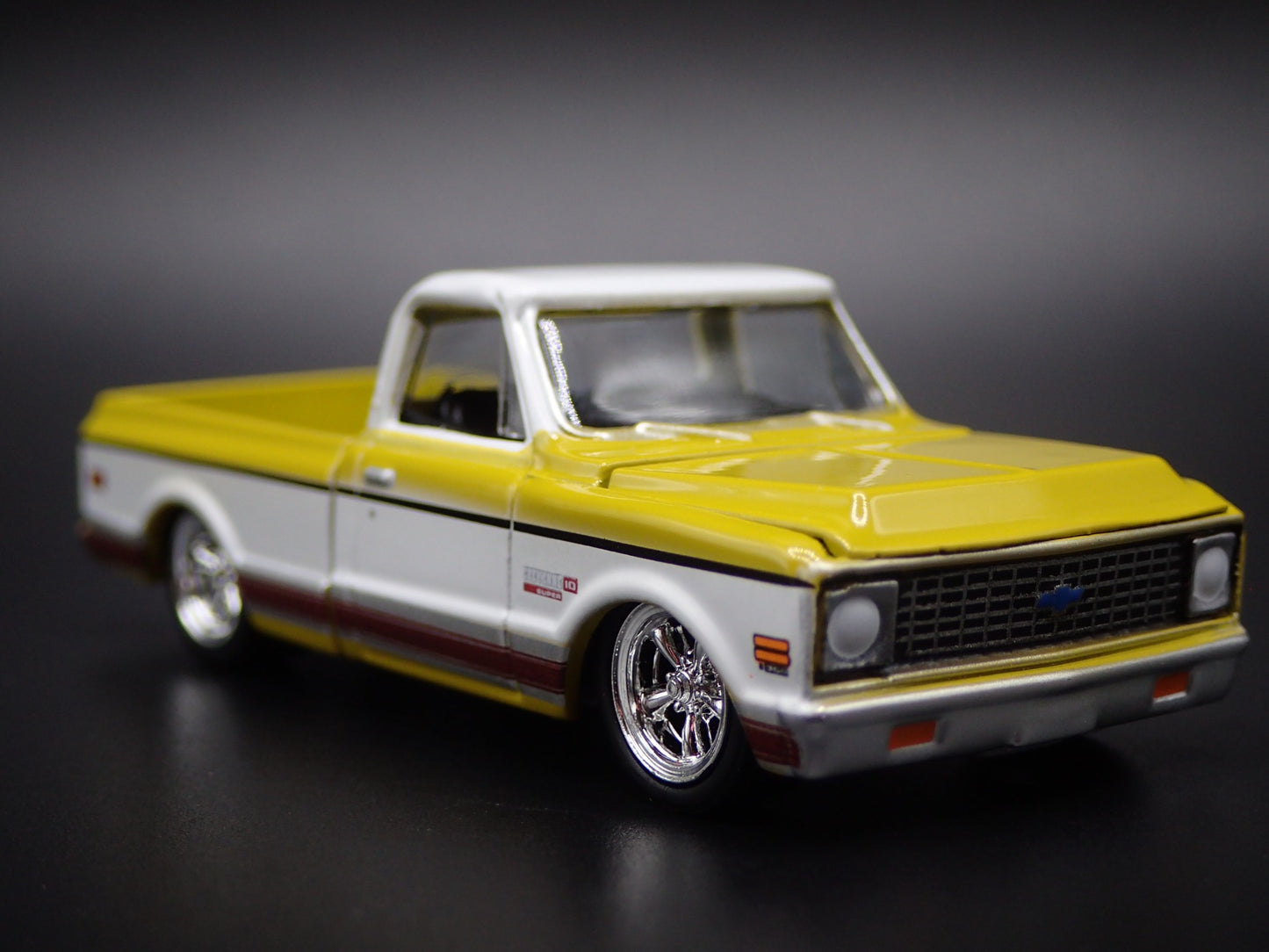 1972 72 CHEVY CHEVROLET C10 PICKUP TRUCK SHORT BED 1/64 SCALE DIECAST MODEL CAR