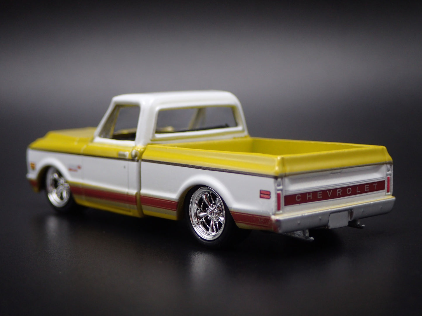 1972 72 CHEVY CHEVROLET C10 PICKUP TRUCK SHORT BED 1/64 SCALE DIECAST MODEL CAR