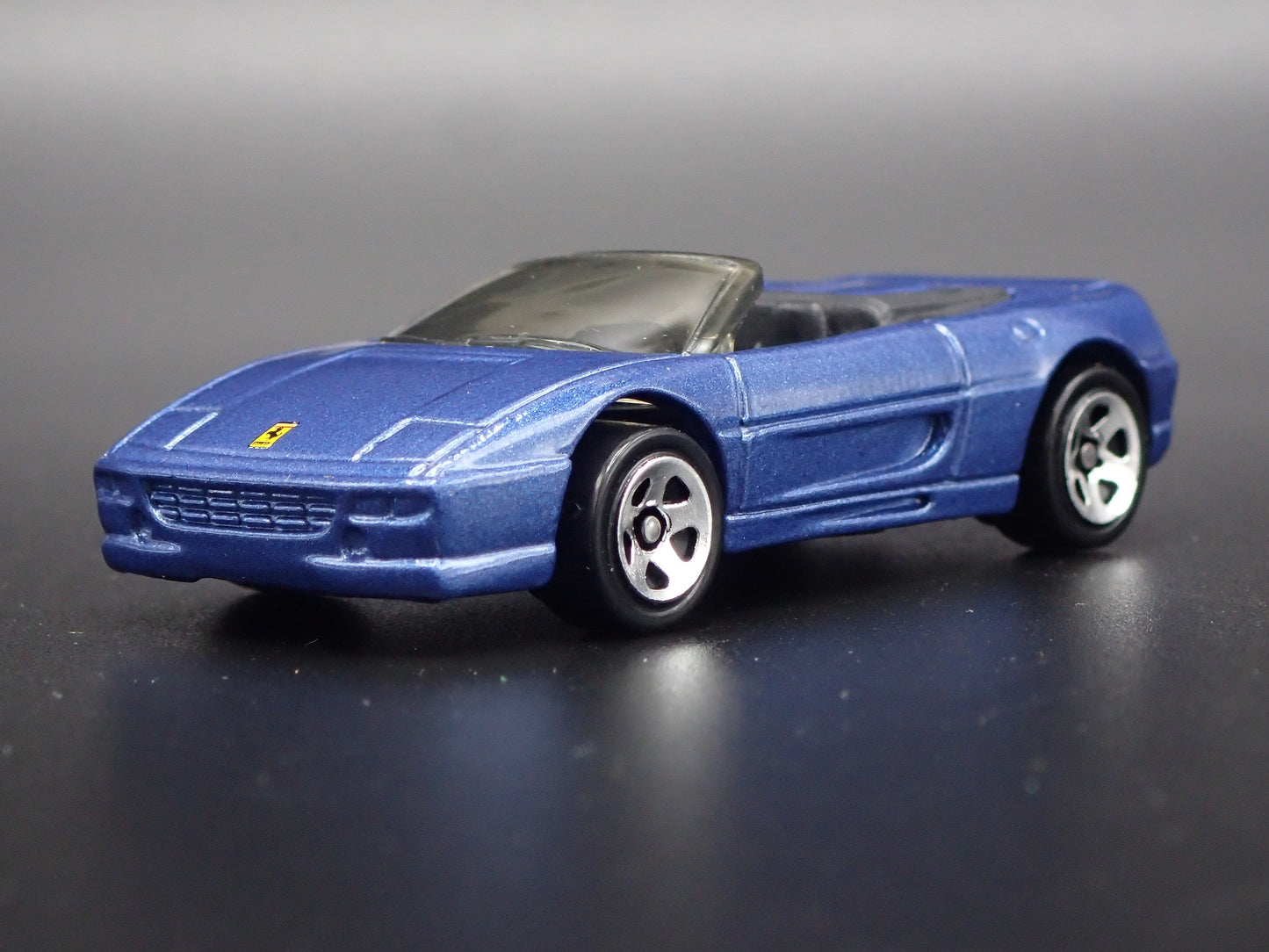 1995-1999 FERRARI F355 SPIDER CONVERTIBLE 1:64 SCALE DIORAMA DIECAST MODEL CAR