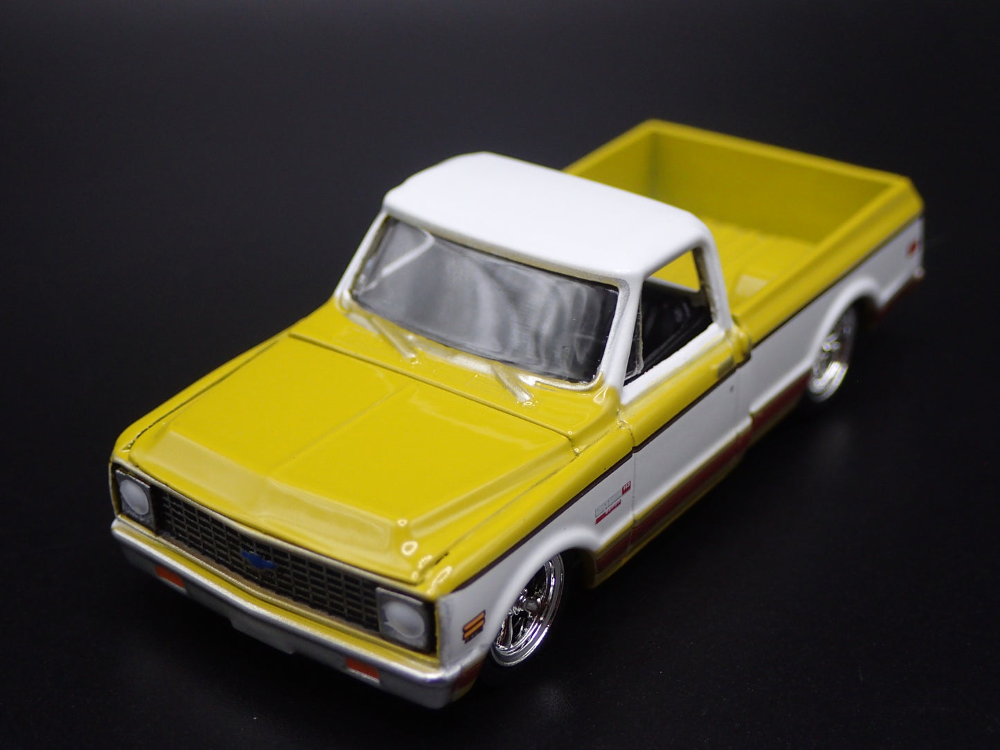 1972 72 CHEVY CHEVROLET C10 PICKUP TRUCK SHORT BED 1/64 SCALE DIECAST MODEL CAR
