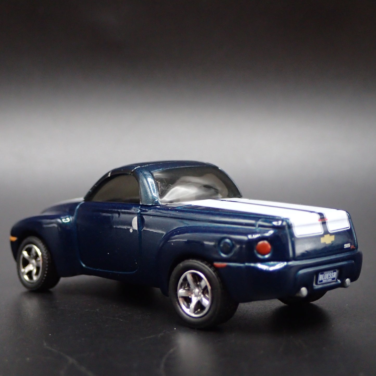 2003-2006 CHEVY CHEVROLET SSR TRUCK BLUE 1:64 SCALE DIORAMA DIECAST MODEL CAR