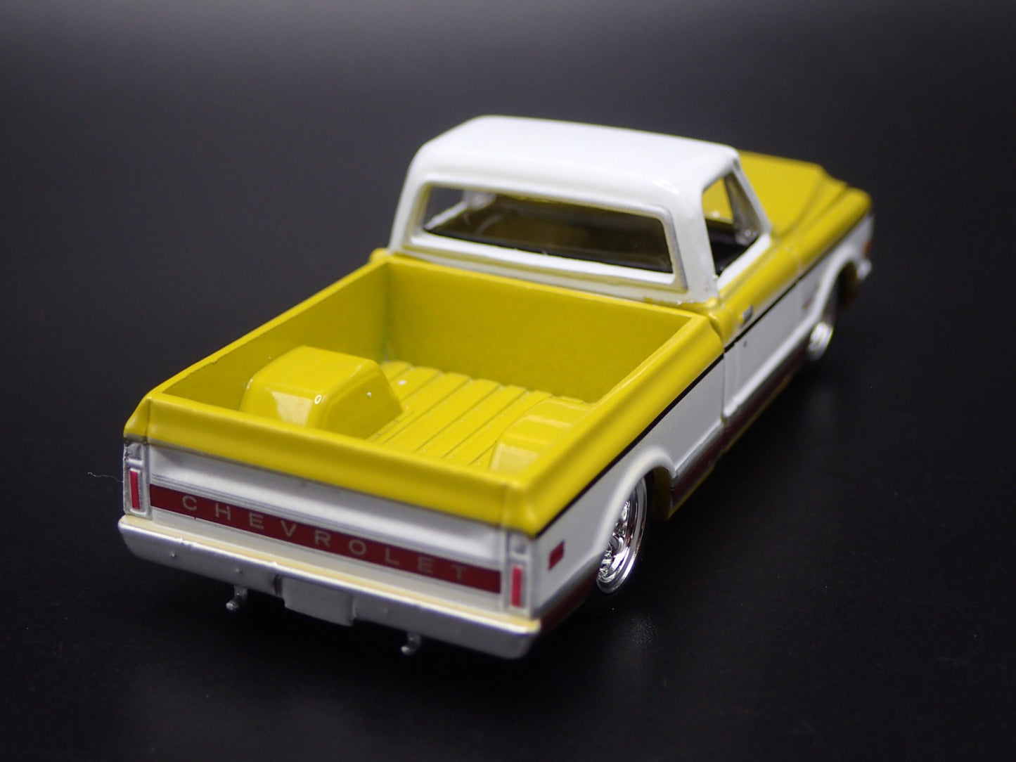 1972 72 CHEVY CHEVROLET C10 PICKUP TRUCK SHORT BED 1/64 SCALE DIECAST MODEL CAR