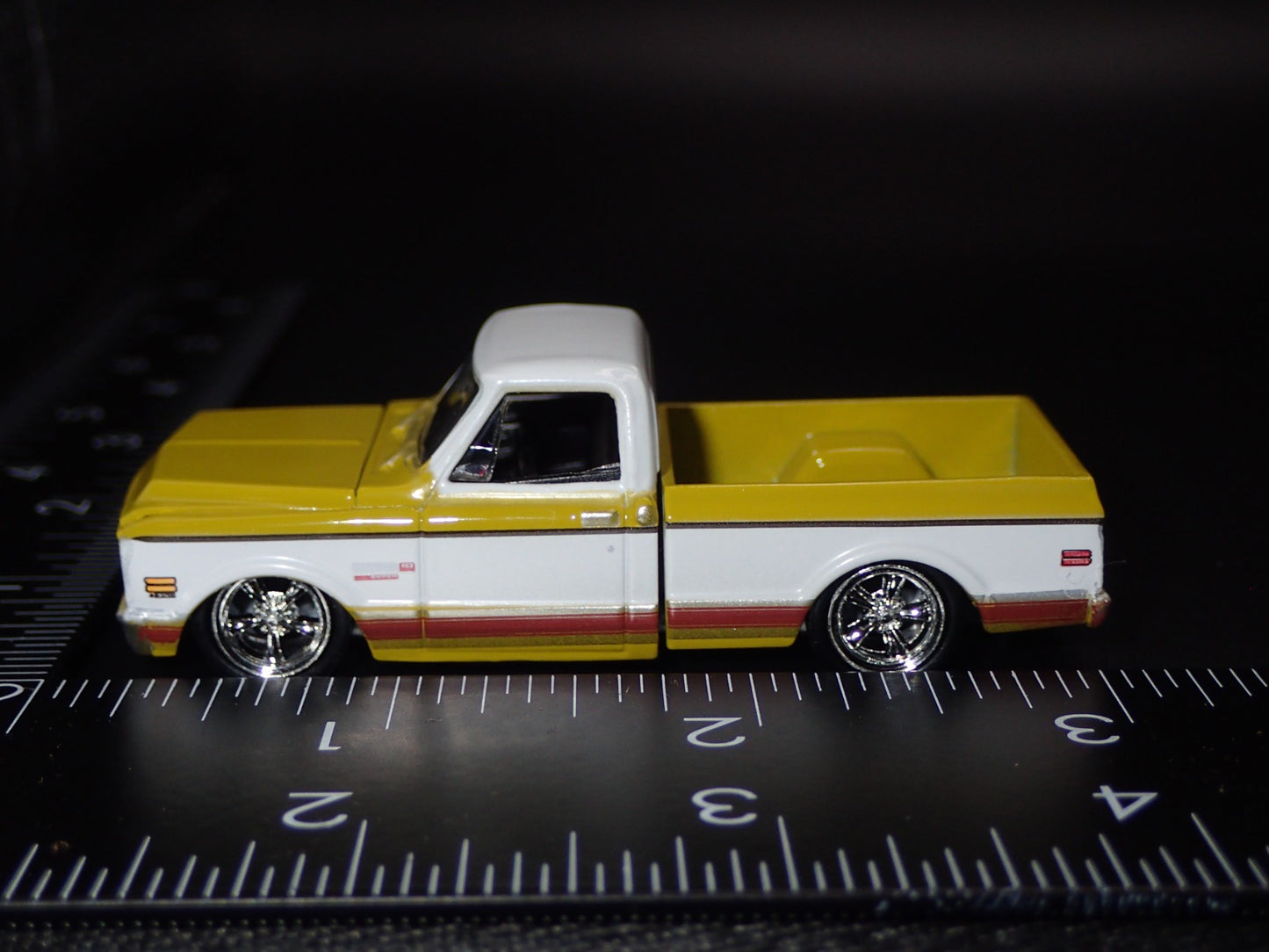 1972 72 CHEVY CHEVROLET C10 PICKUP TRUCK SHORT BED 1/64 SCALE DIECAST MODEL CAR