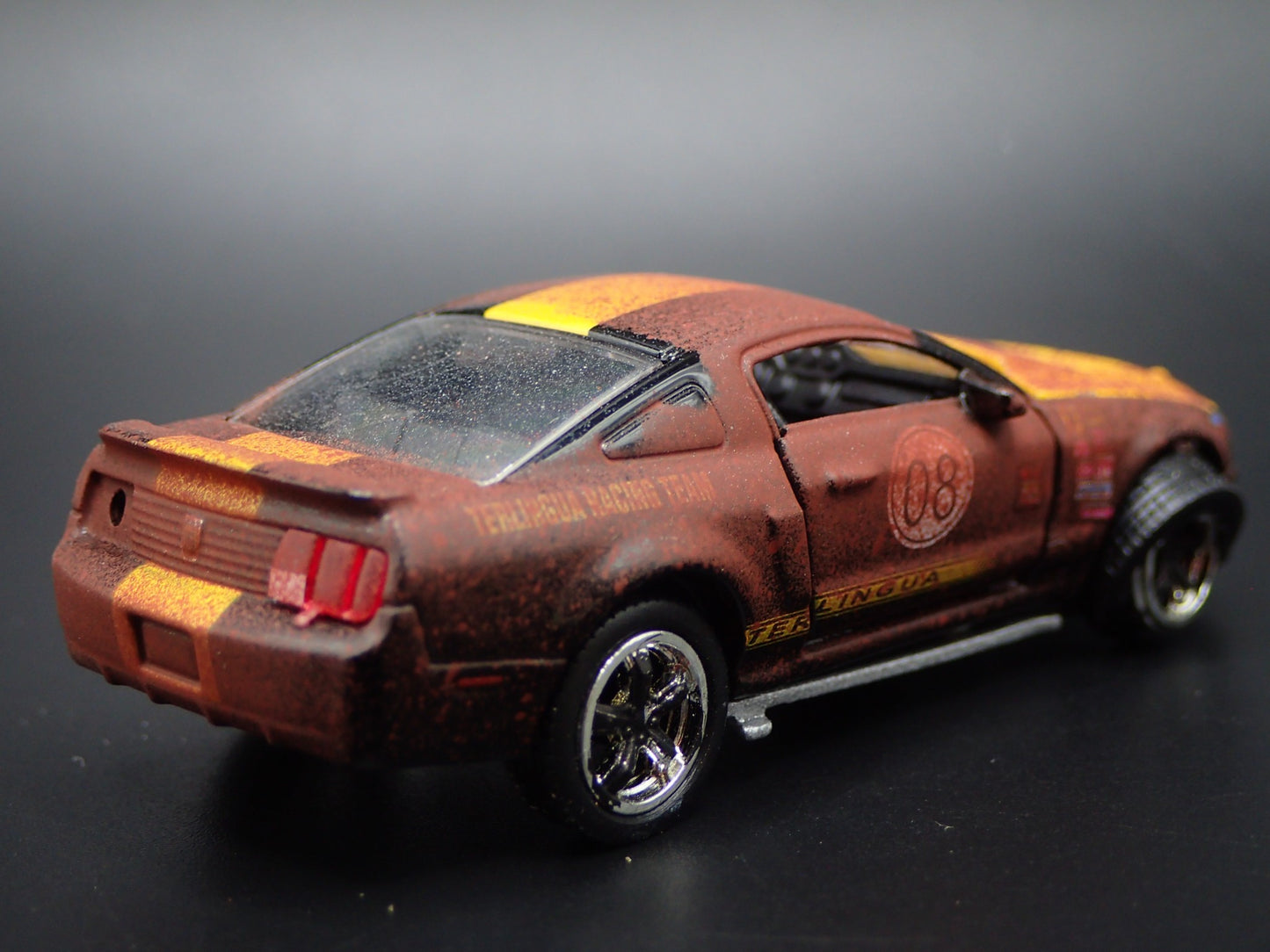 2008 FORD MUSTANG SHELBY TERLINGUA RACING 1:64 SCALE DIORAMA DIECAST MODEL CAR