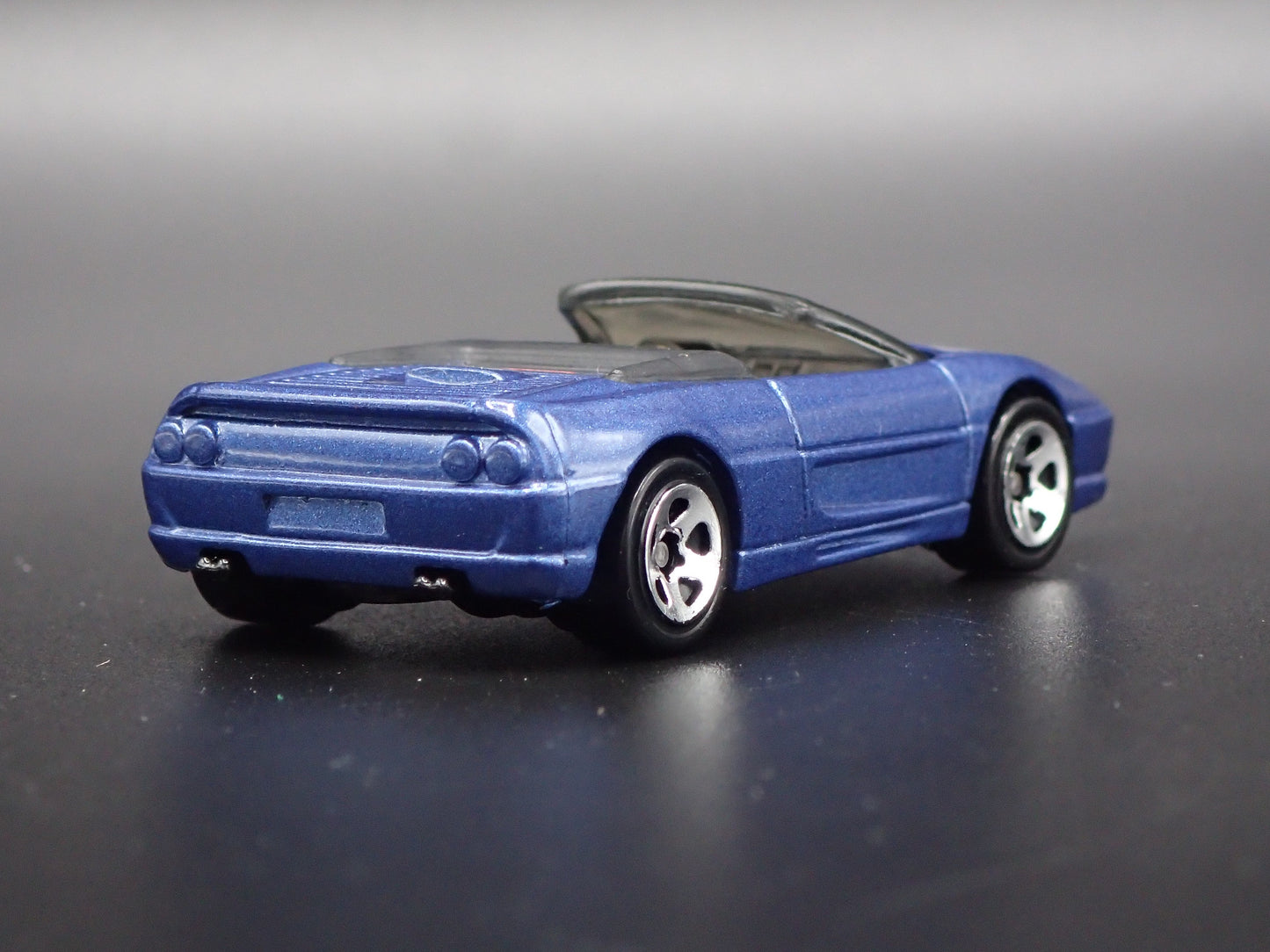 1995-1999 FERRARI F355 SPIDER CONVERTIBLE 1:64 SCALE DIORAMA DIECAST MODEL CAR