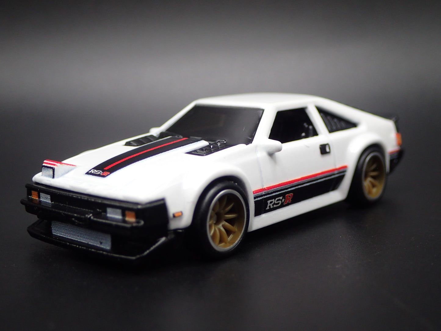 1982-1986 TOYOTA CELICA SUPRA 1/64 SCALE COLLECTIBLE DIORAMA DIECAST MODEL CAR