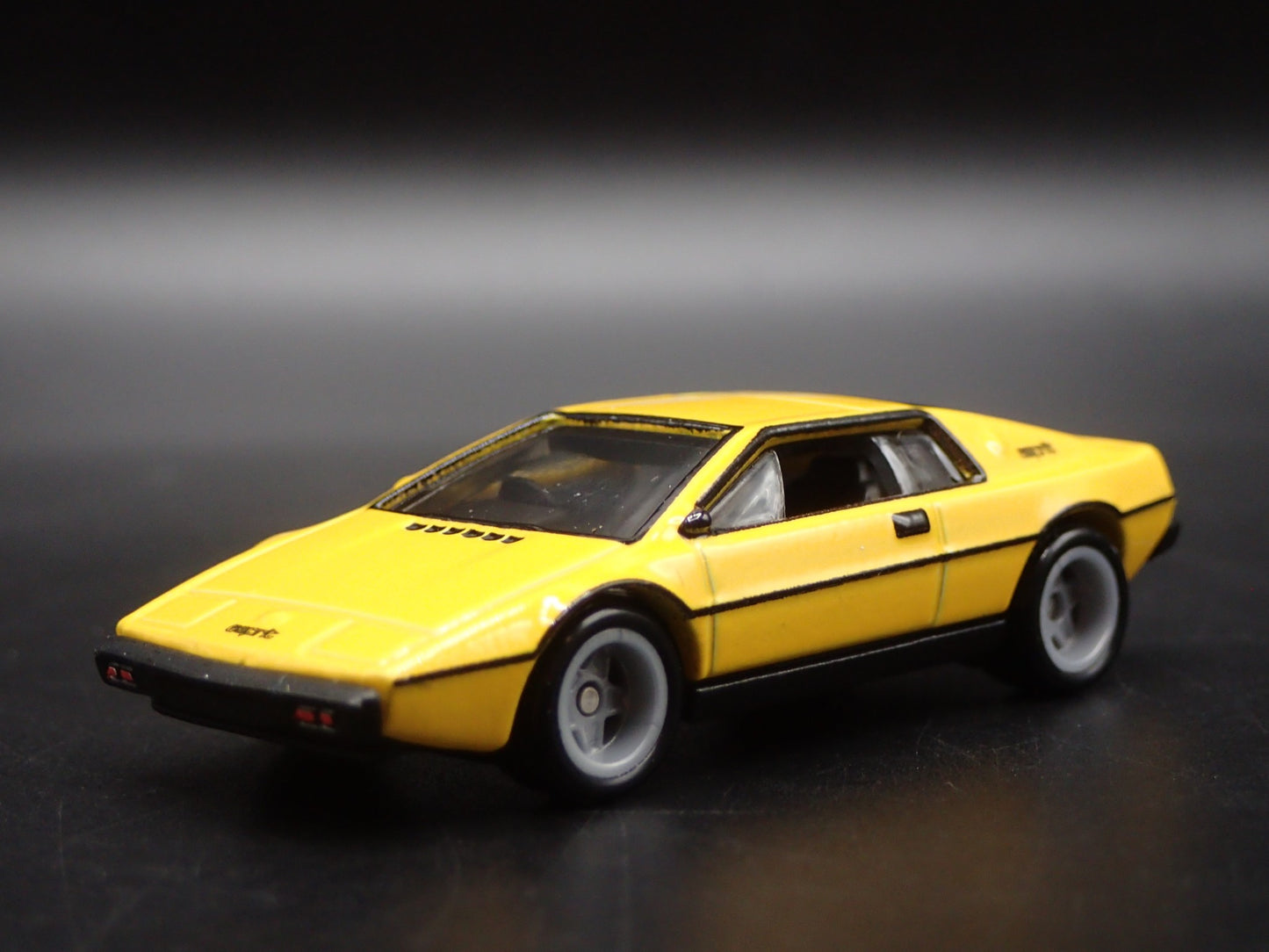 1988-1994 LOTUS ESPRIT YELLOW 1:64 SCALE COLLECTIBLE DIORAMA DIECAST MODEL CAR