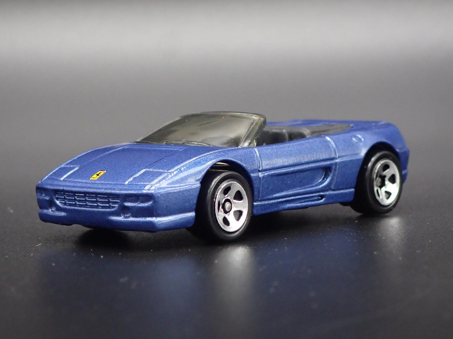 1995-1999 FERRARI F355 SPIDER CONVERTIBLE 1:64 SCALE DIORAMA DIECAST MODEL CAR