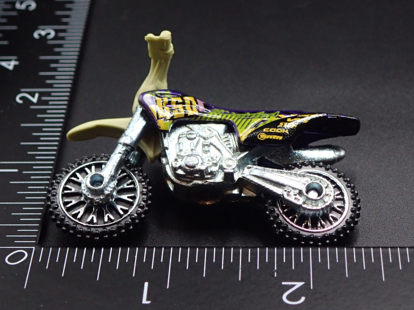DIRT BIKE HW450F MOTORCYCLE HOT WHEELS 1:64 HW SCALE DIORAMA DIECAST MODEL CAR
