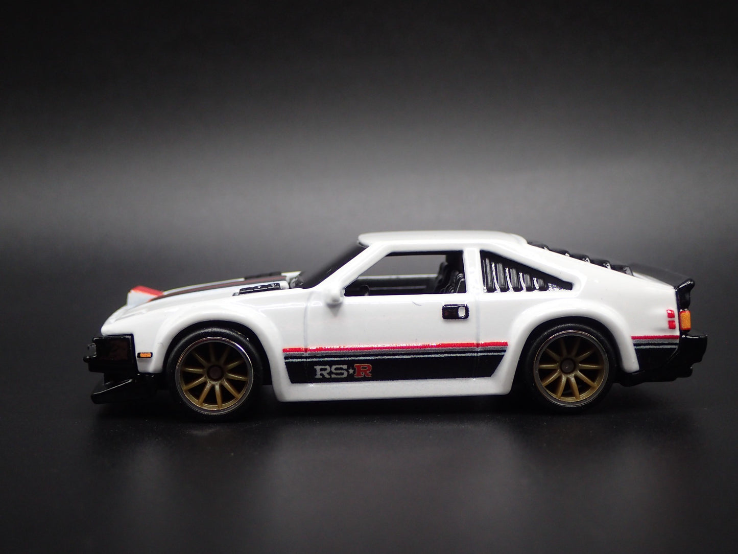 1982-1986 TOYOTA CELICA SUPRA 1/64 SCALE COLLECTIBLE DIORAMA DIECAST MODEL CAR