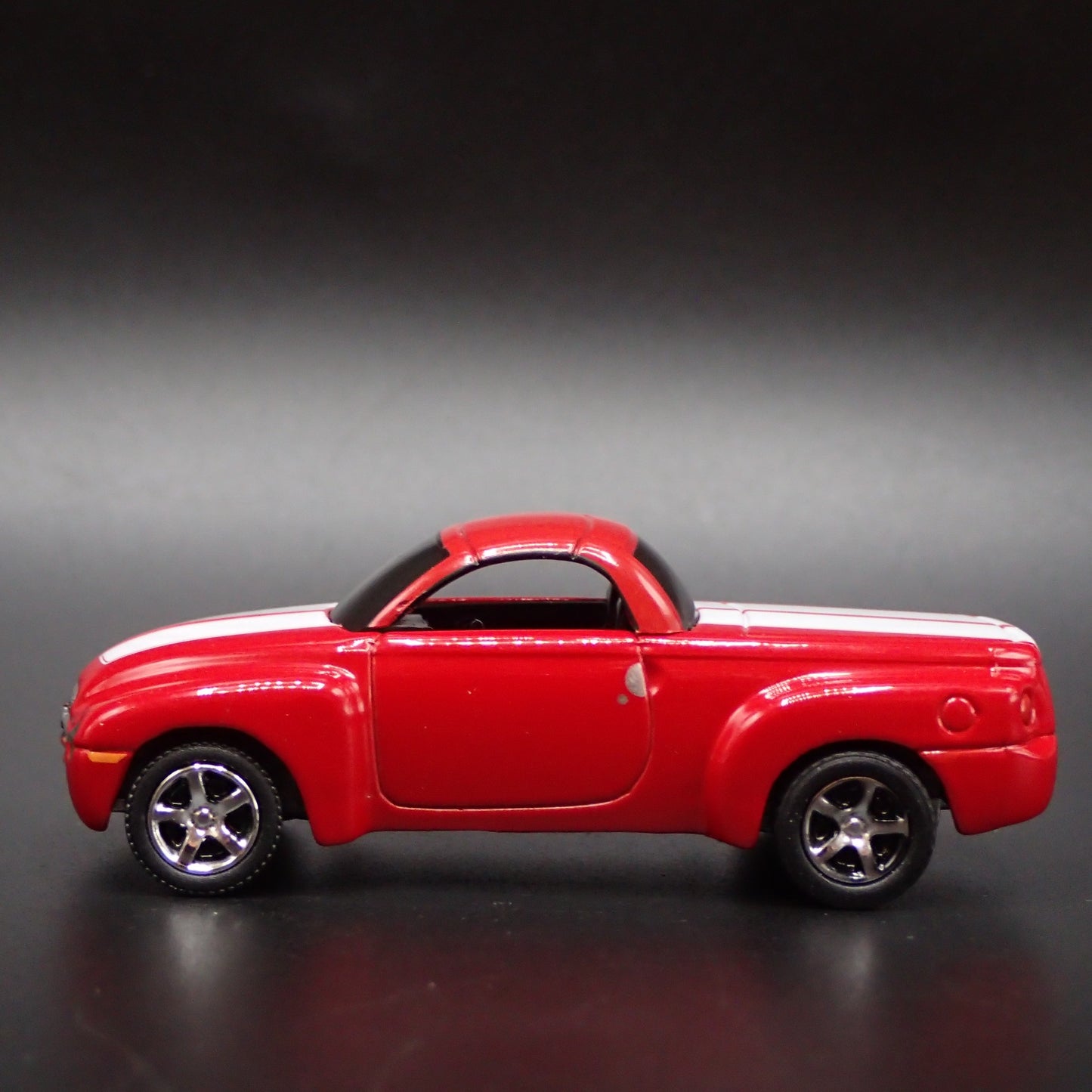 2003-2006 CHEVY CHEVROLET SSR TRUCK RED 1:64 SCALE DIORAMA DIECAST MODEL CAR