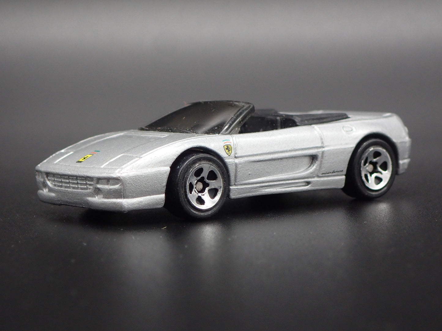 1995-1999 FERRARI F355 SPIDER CONVERTIBLE 1:64 SCALE DIORAMA DIECAST MODEL CAR