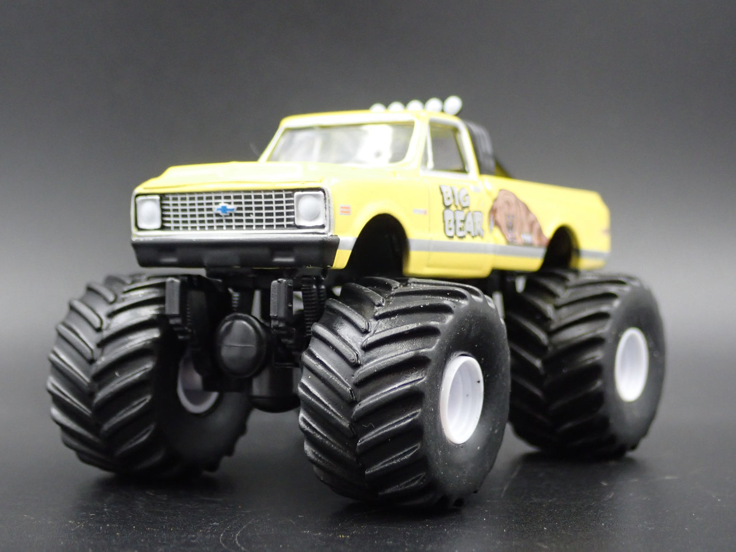 1972 72 CHEVY CHEVROLET C20 MONSTER TRUCK BIG BEAR 1:64 SCALE DIECAST MODEL CAR