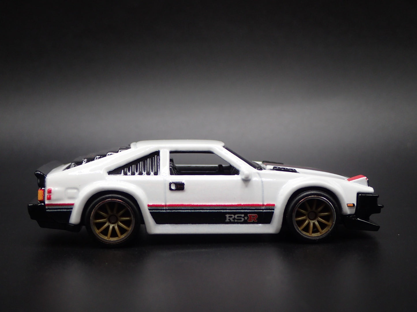 1982-1986 TOYOTA CELICA SUPRA 1/64 SCALE COLLECTIBLE DIORAMA DIECAST MODEL CAR
