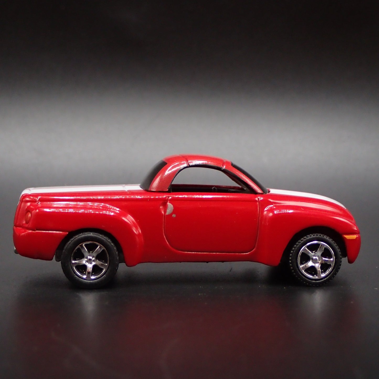 2003-2006 CHEVY CHEVROLET SSR TRUCK RED 1:64 SCALE DIORAMA DIECAST MODEL CAR