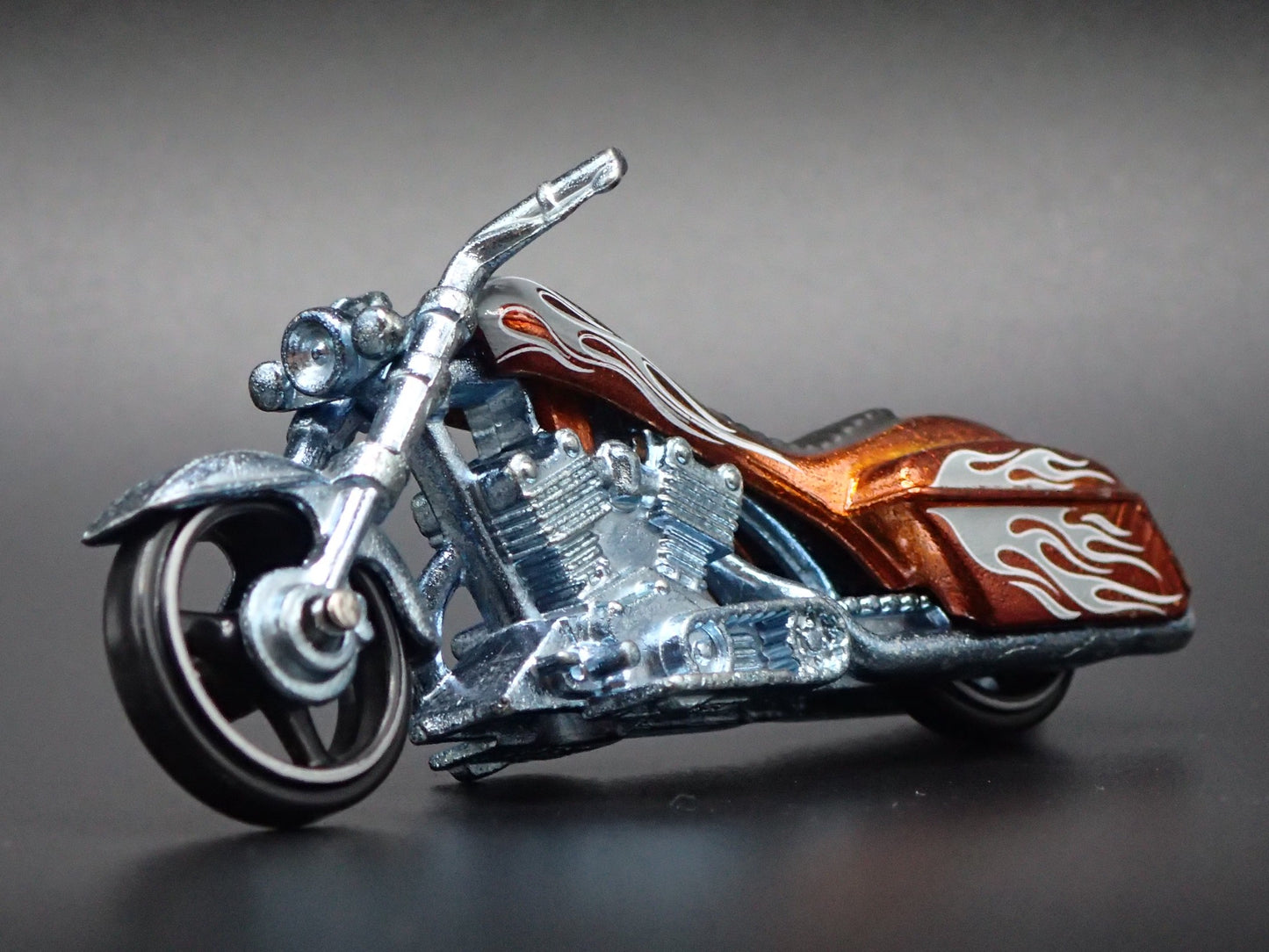 BAD BAGGER MOTORCYCLE ORANGE HOT WHEELS 1:64 HW SCALE DIORAMA DIECAST MODEL CAR