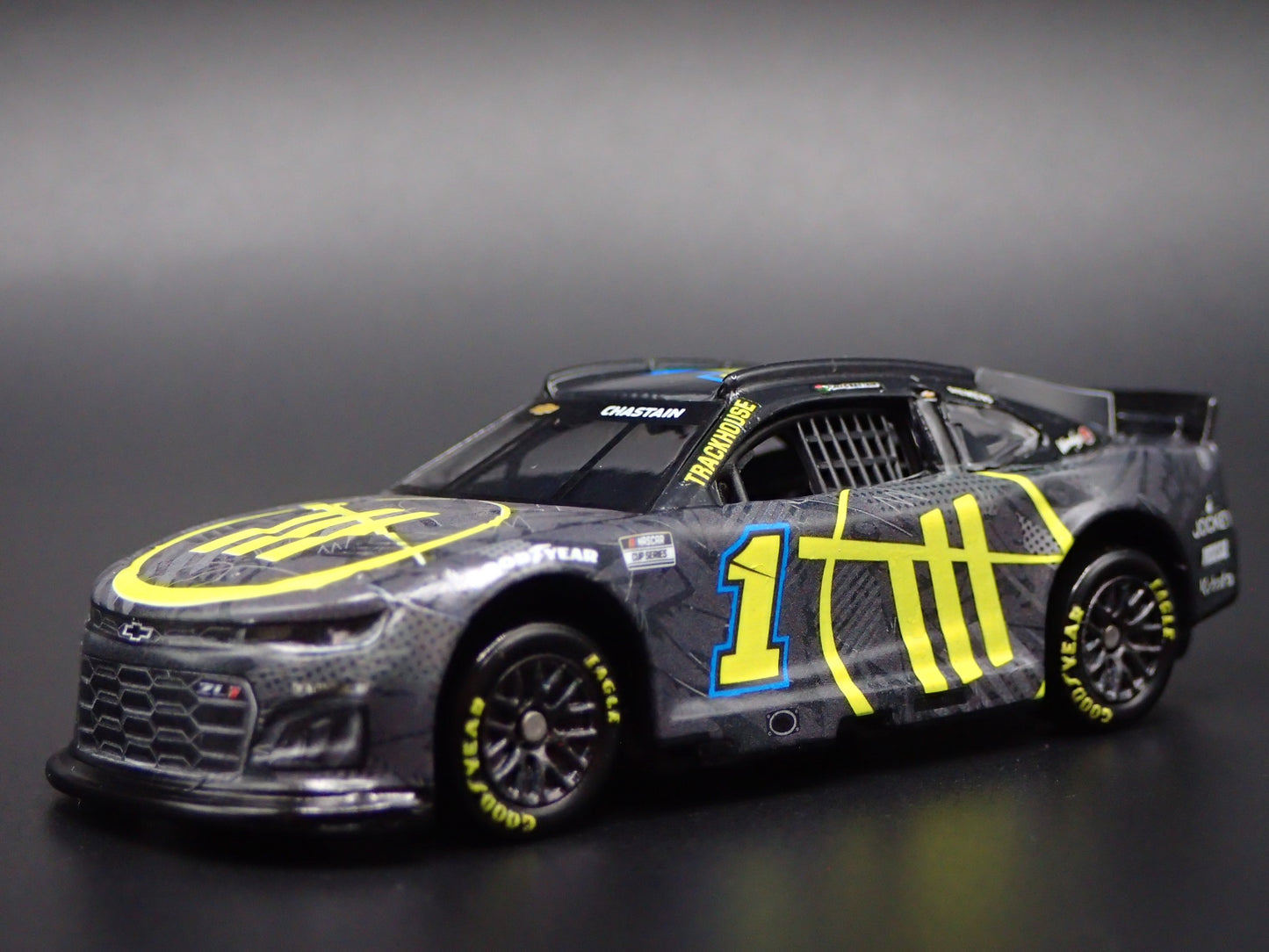 2025 25 CHEVY CAMARO 1 ROSS CHASTAIN TRACKHOUSE NASCAR 1:64 SCALE DIECAST CAR