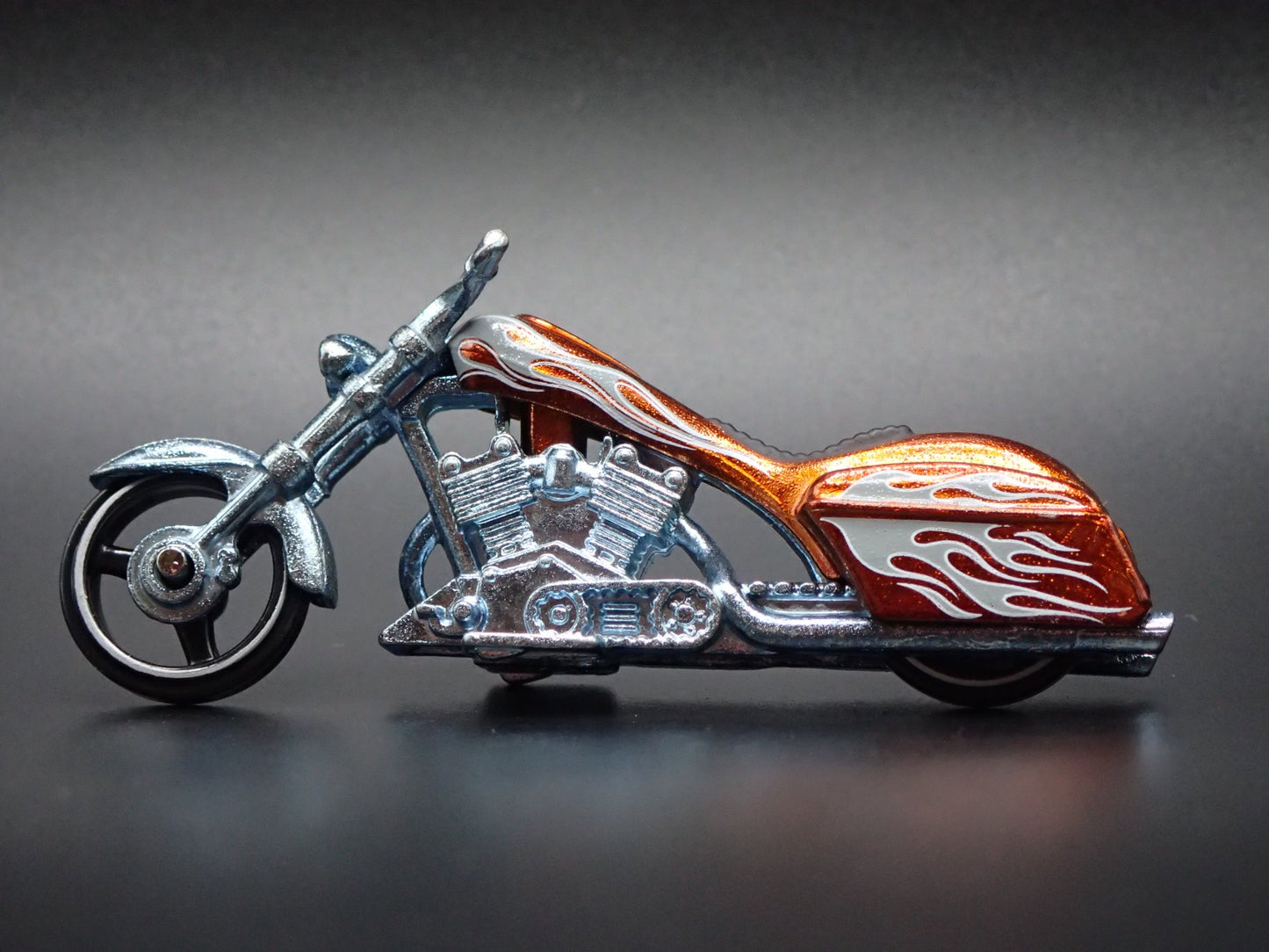 BAD BAGGER MOTORCYCLE ORANGE HOT WHEELS 1:64 HW SCALE DIORAMA DIECAST MODEL CAR