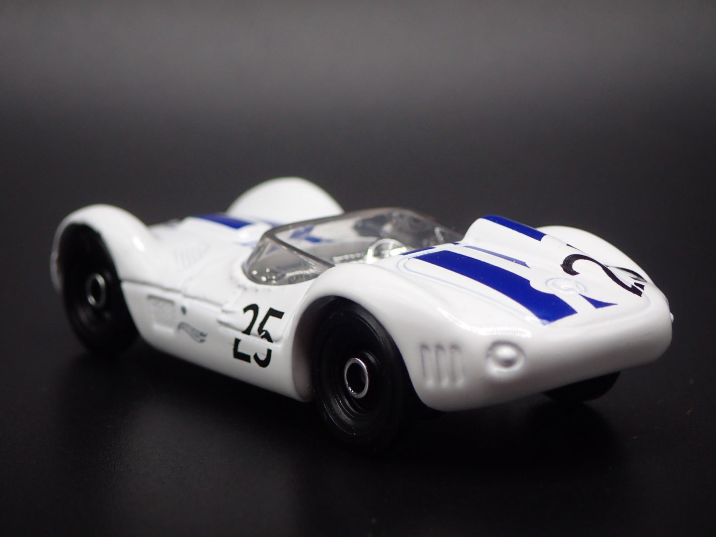 1959-1961 MASERATI TIPO 61 RACE 1:64 SCALE COLLECTIBLE DIORAMA DIECAST MODEL CAR