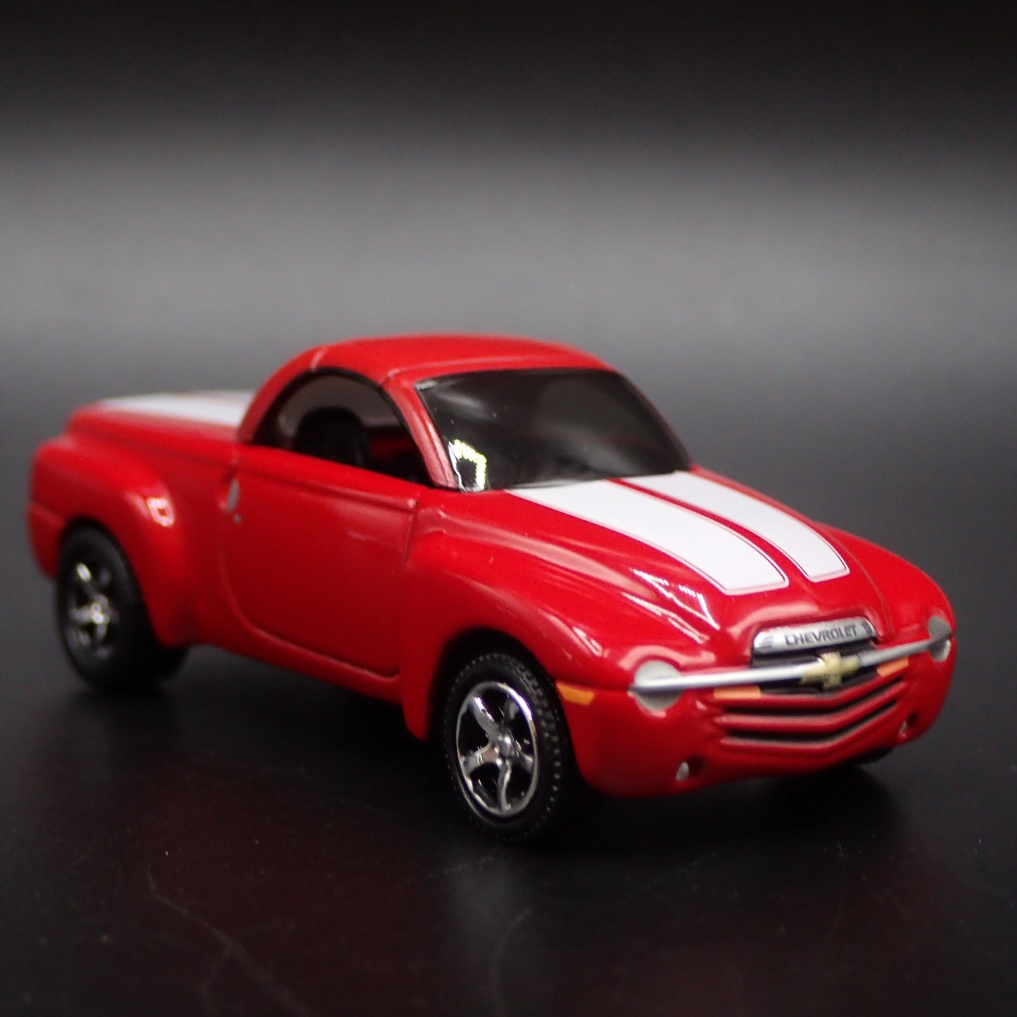 2003-2006 CHEVY CHEVROLET SSR TRUCK RED 1:64 SCALE DIORAMA DIECAST MODEL CAR