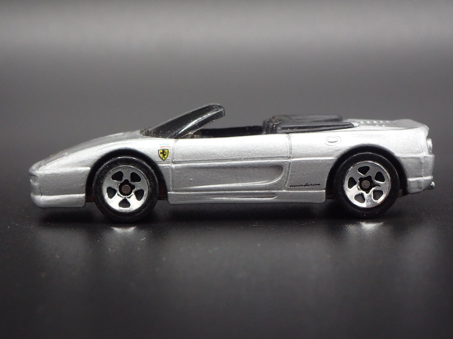 1995-1999 FERRARI F355 SPIDER CONVERTIBLE 1:64 SCALE DIORAMA DIECAST MODEL CAR