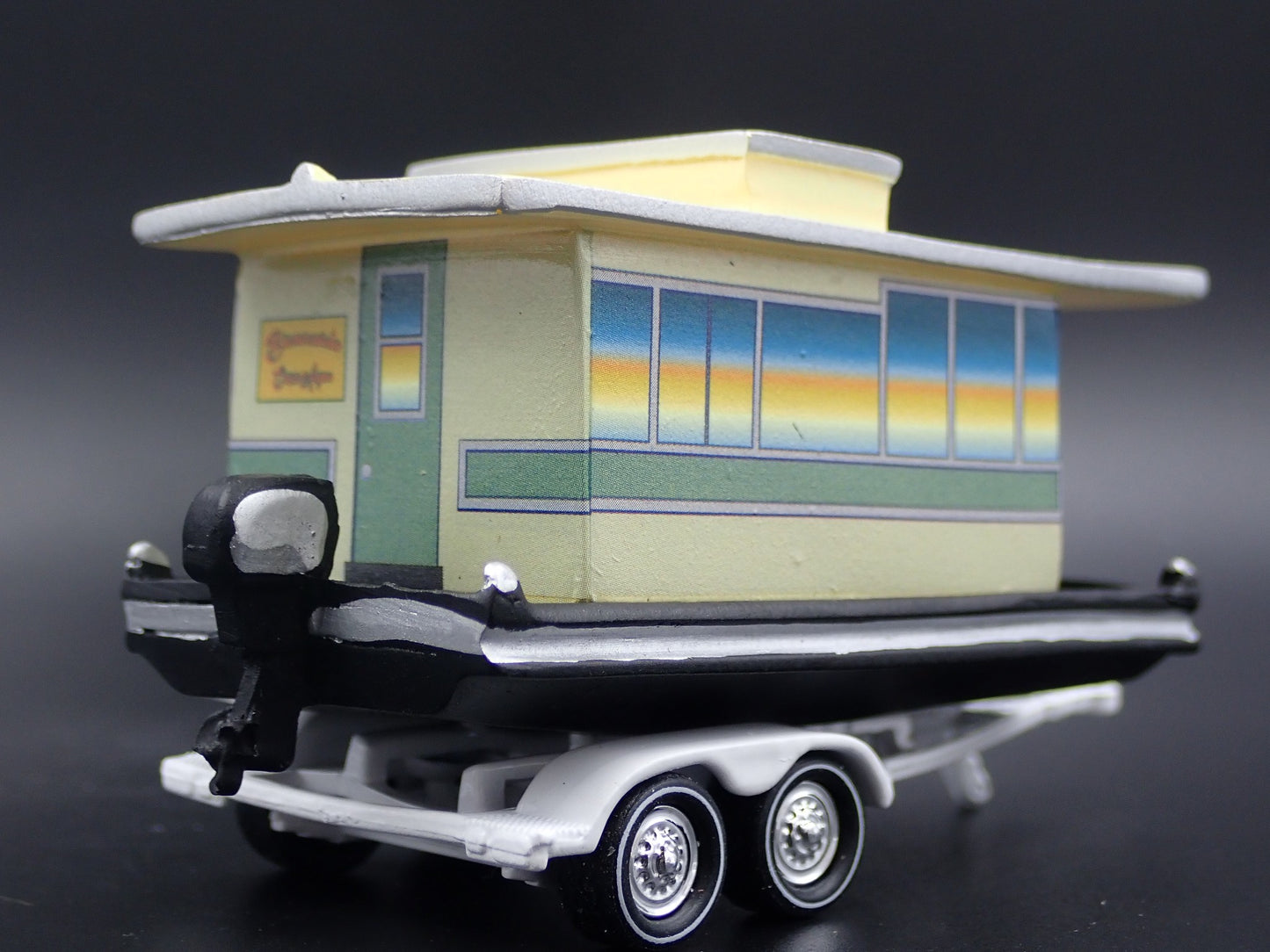 VINTAGE HOUSEBOAT ON TRAILER W TOW 1/64 SCALE POLYRESIN DIORAMA PROP MODEL BOAT