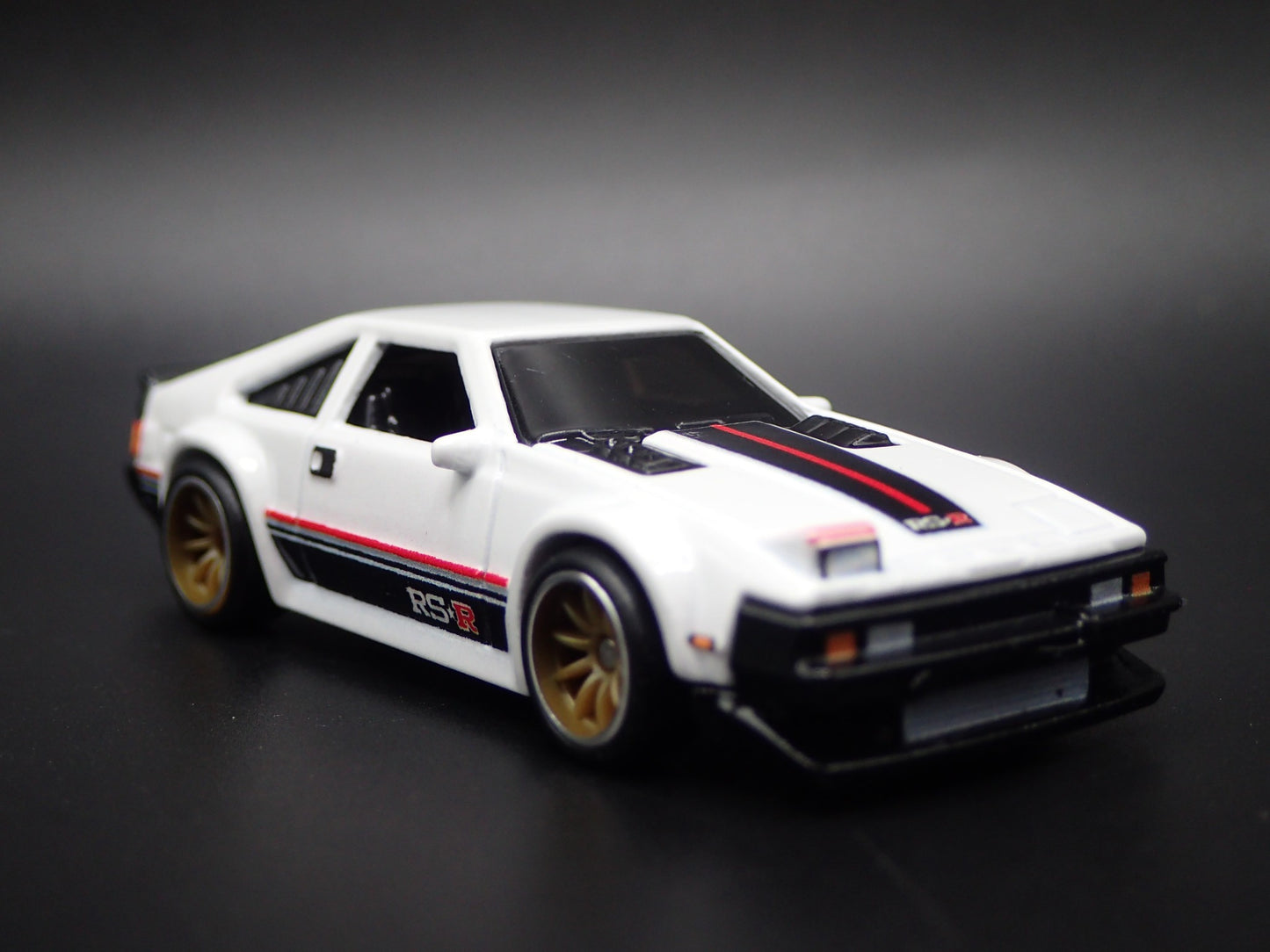 1982-1986 TOYOTA CELICA SUPRA 1/64 SCALE COLLECTIBLE DIORAMA DIECAST MODEL CAR