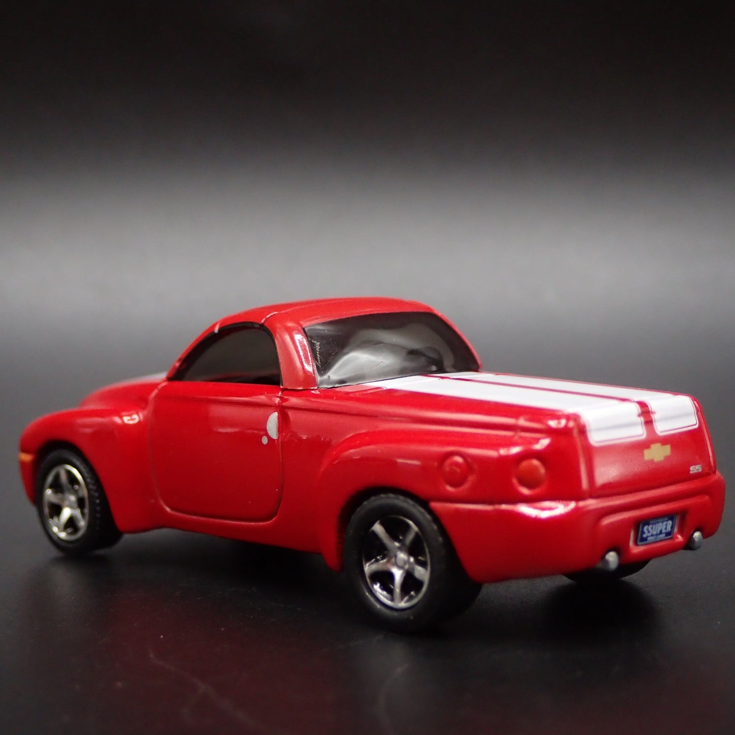 2003-2006 CHEVY CHEVROLET SSR TRUCK RED 1:64 SCALE DIORAMA DIECAST MODEL CAR