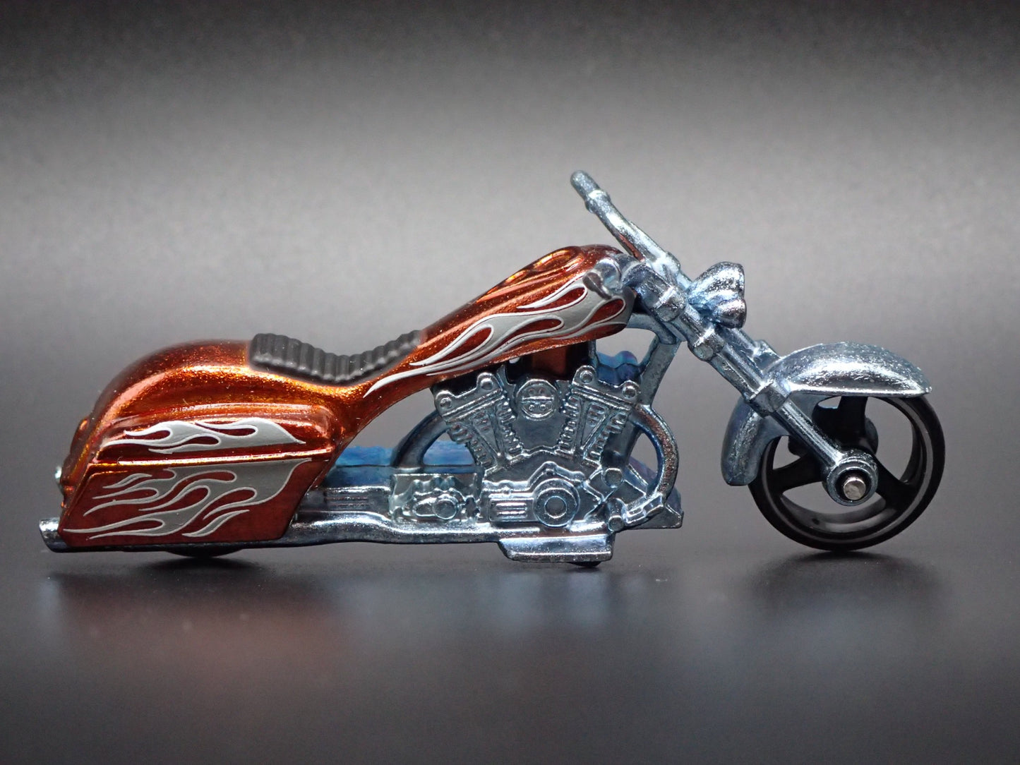 BAD BAGGER MOTORCYCLE ORANGE HOT WHEELS 1:64 HW SCALE DIORAMA DIECAST MODEL CAR