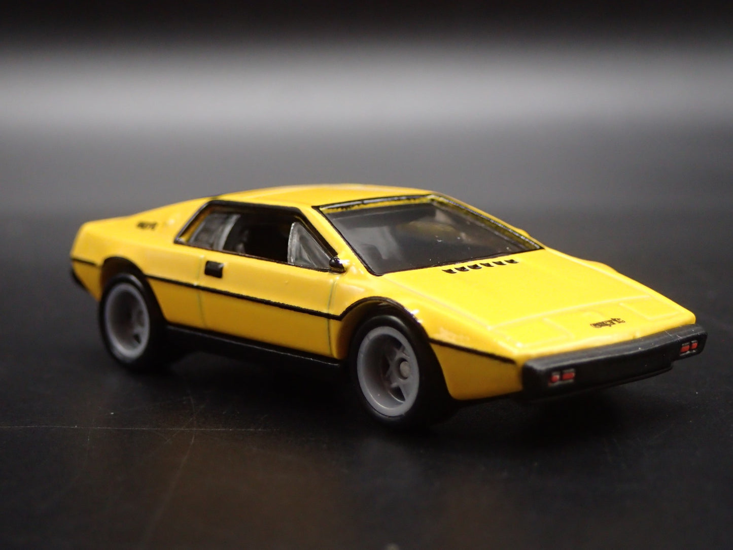 1988-1994 LOTUS ESPRIT YELLOW 1:64 SCALE COLLECTIBLE DIORAMA DIECAST MODEL CAR