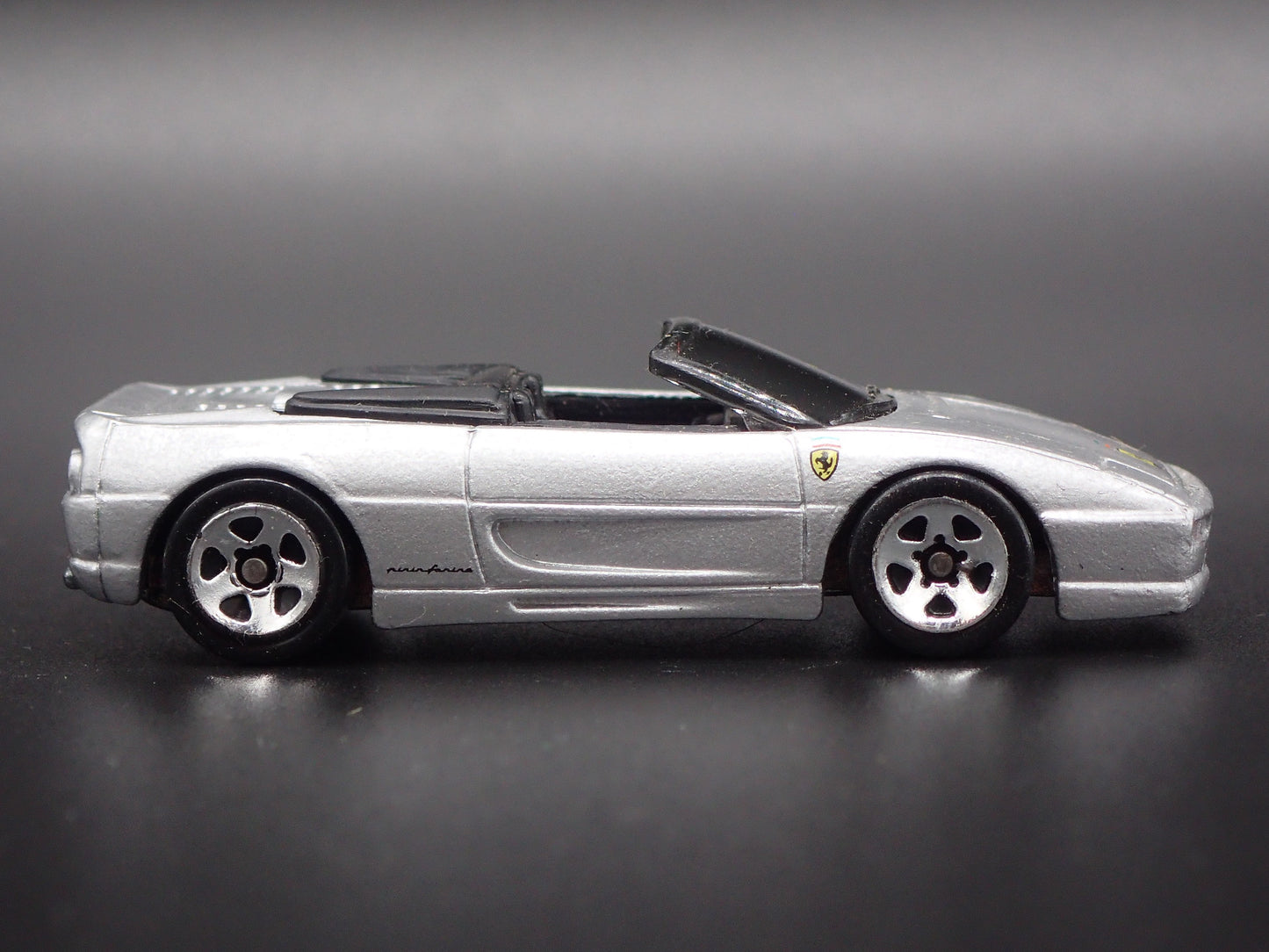 1995-1999 FERRARI F355 SPIDER CONVERTIBLE 1:64 SCALE DIORAMA DIECAST MODEL CAR