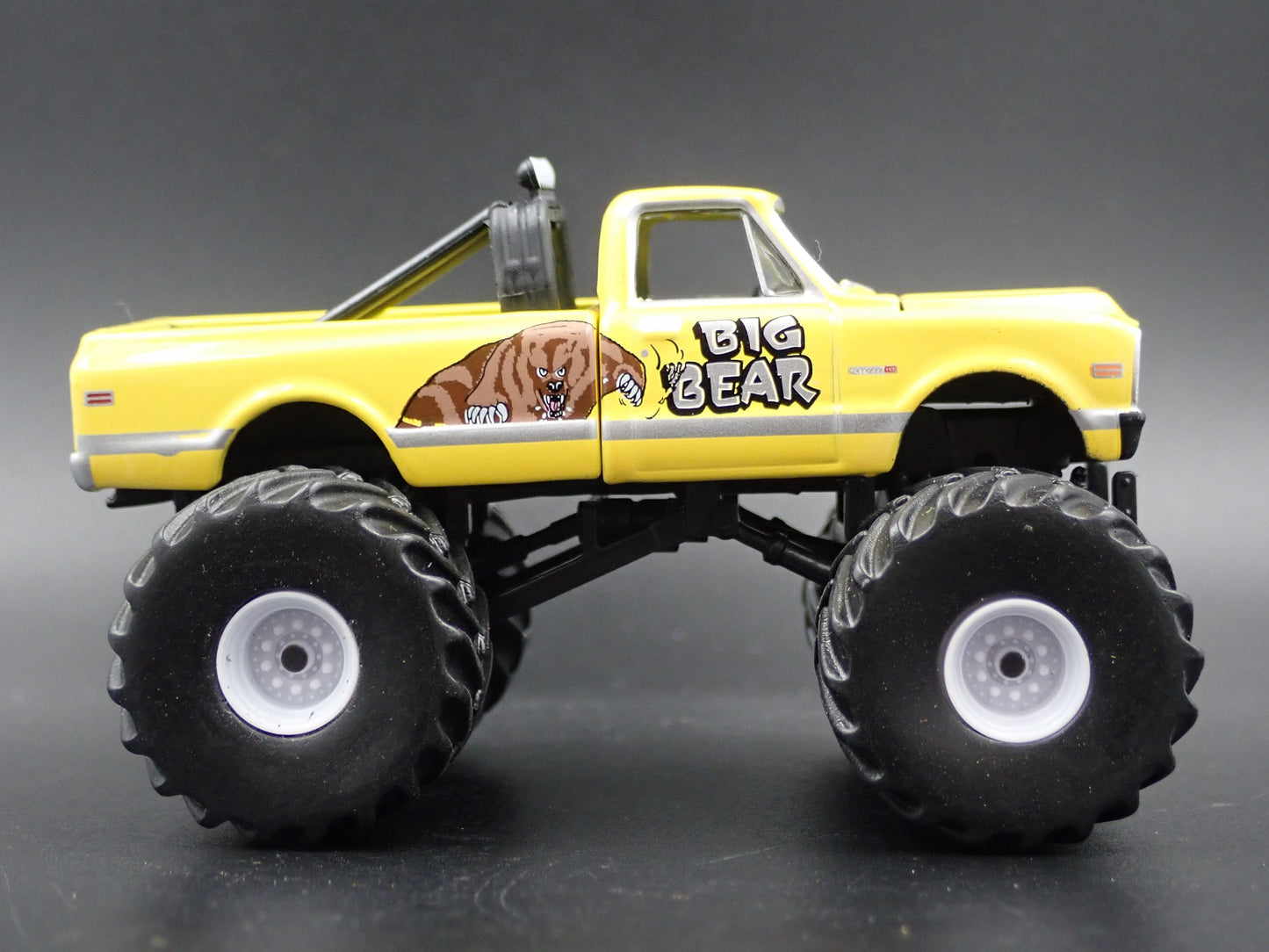 1972 72 CHEVY CHEVROLET C20 MONSTER TRUCK BIG BEAR 1:64 SCALE DIECAST MODEL CAR