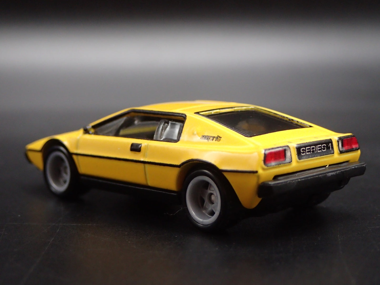 1988-1994 LOTUS ESPRIT YELLOW 1:64 SCALE COLLECTIBLE DIORAMA DIECAST MODEL CAR