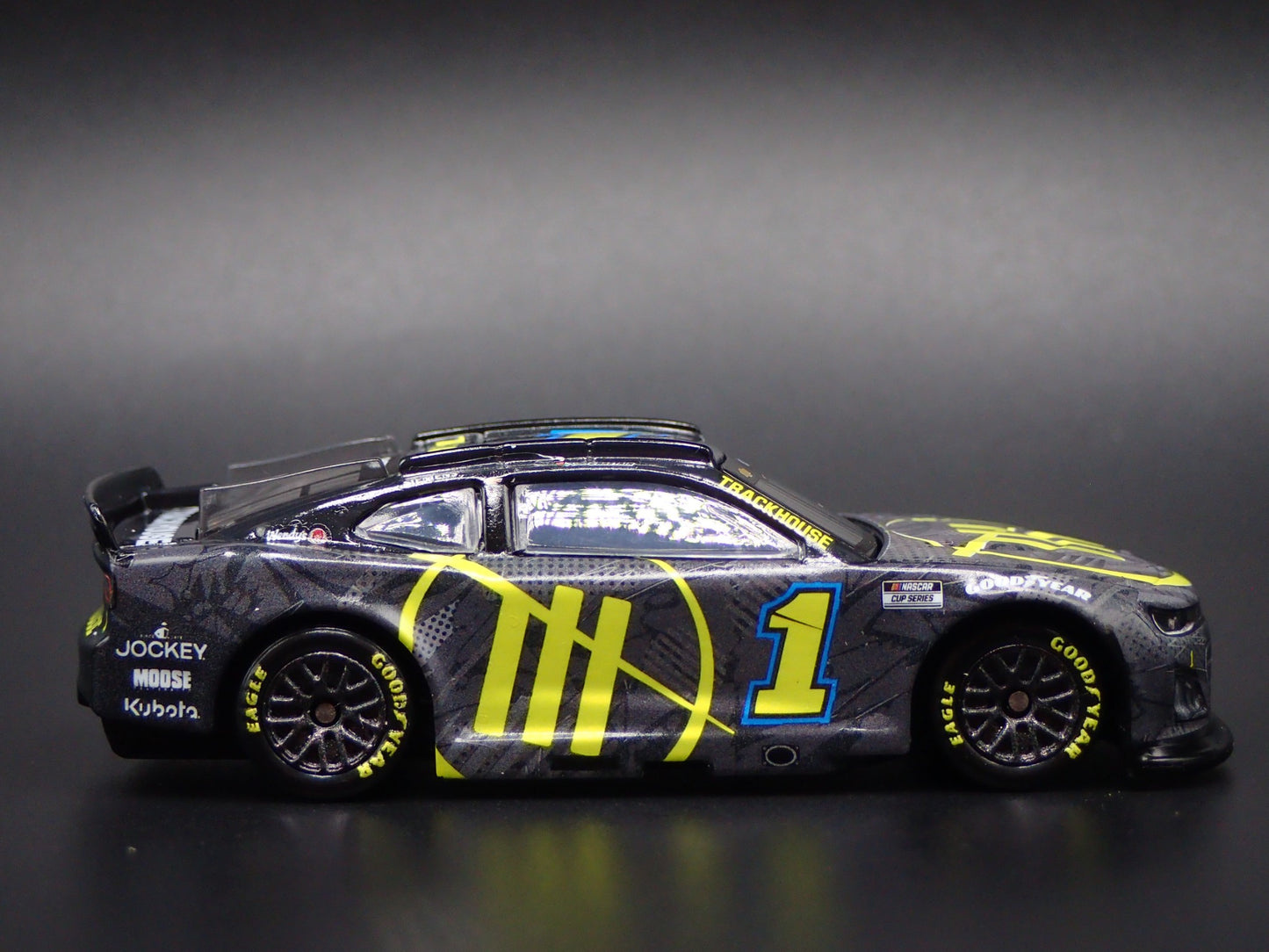 2025 25 CHEVY CAMARO 1 ROSS CHASTAIN TRACKHOUSE NASCAR 1:64 SCALE DIECAST CAR