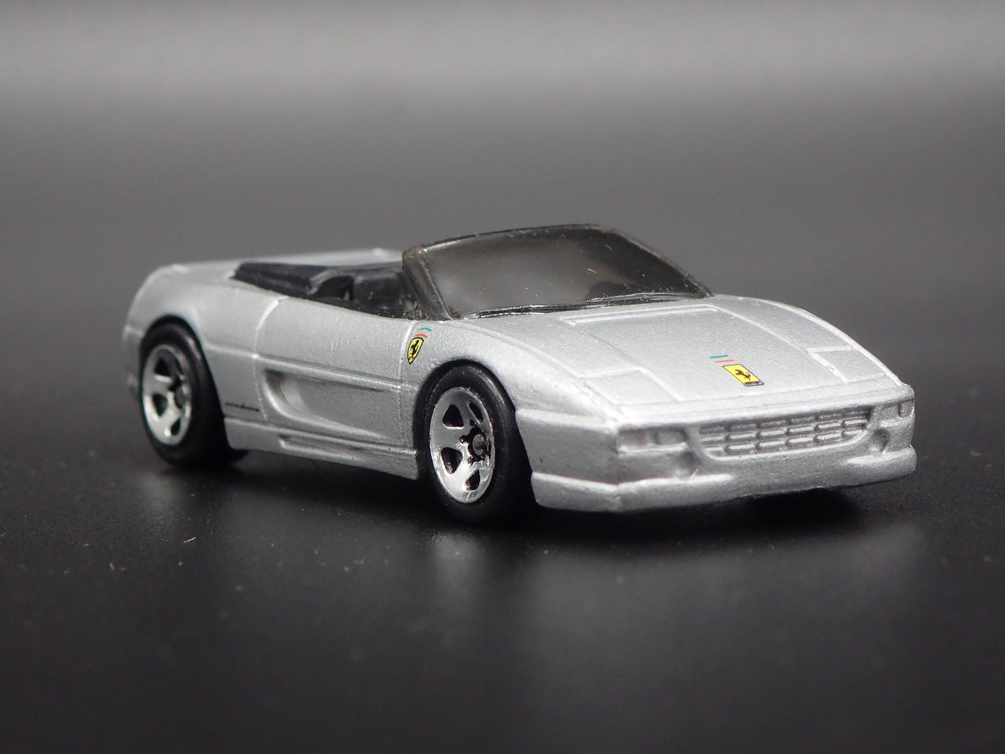1995-1999 FERRARI F355 SPIDER CONVERTIBLE 1:64 SCALE DIORAMA DIECAST MODEL CAR