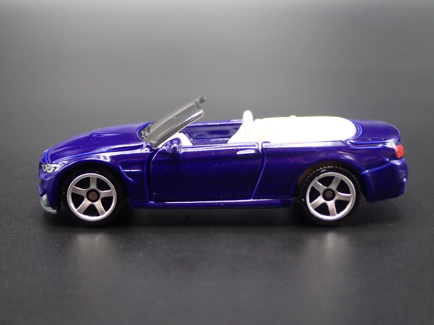 2014-2020 BMW M4 CABRIOLET CONVERTIBLE BLUE 1:64 SCALE DIORAMA DIECAST MODEL CAR