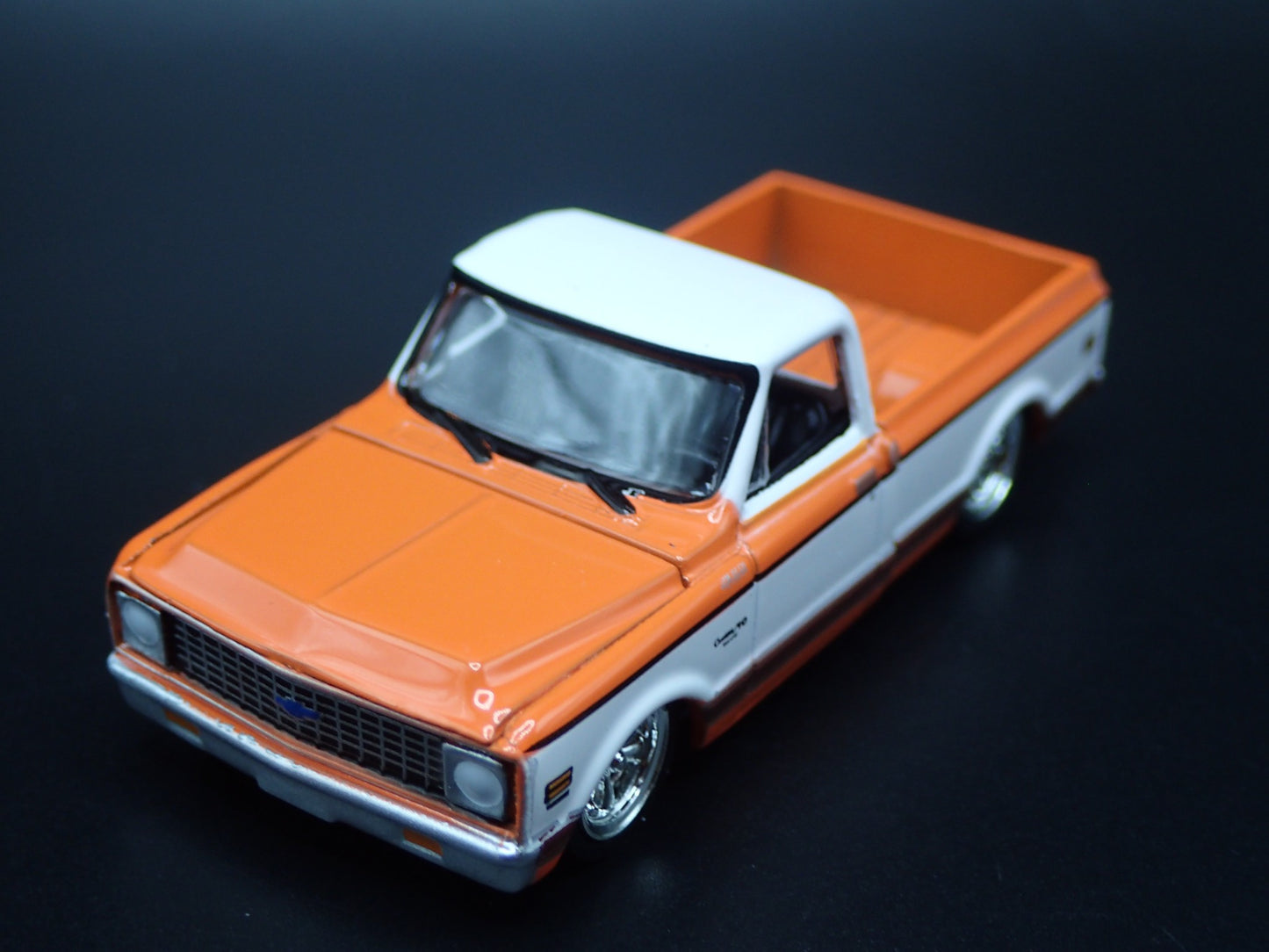 1972 72 CHEVY CHEVROLET C10 PICKUP TRUCK SHORT BED 1/64 SCALE DIECAST MODEL CAR