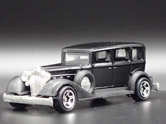 CLASSIC PACKARD BLACK 1:64 SCALE LIMITED COLLECTIBLE DIORAMA DIECAST MODEL CAR
