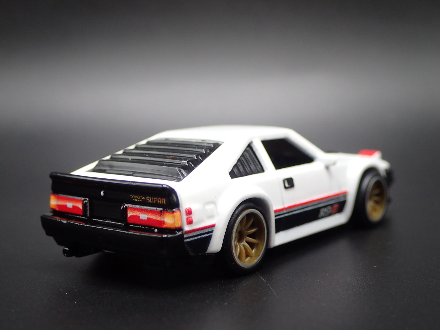 1982-1986 TOYOTA CELICA SUPRA 1/64 SCALE COLLECTIBLE DIORAMA DIECAST MODEL CAR