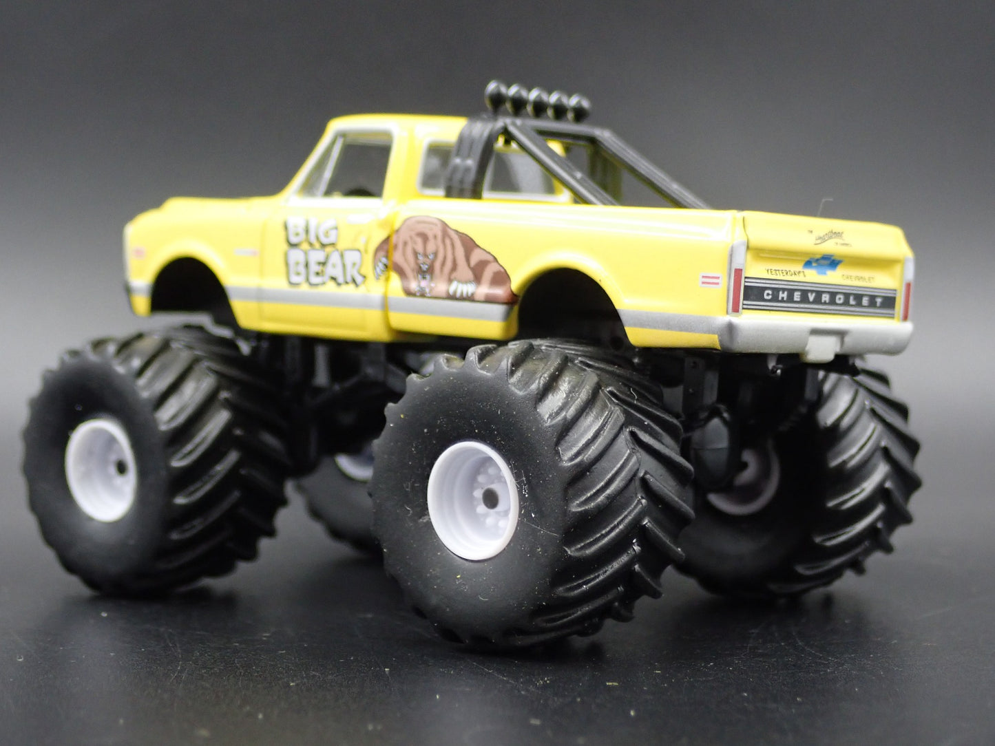 1972 72 CHEVY CHEVROLET C20 MONSTER TRUCK BIG BEAR 1:64 SCALE DIECAST MODEL CAR