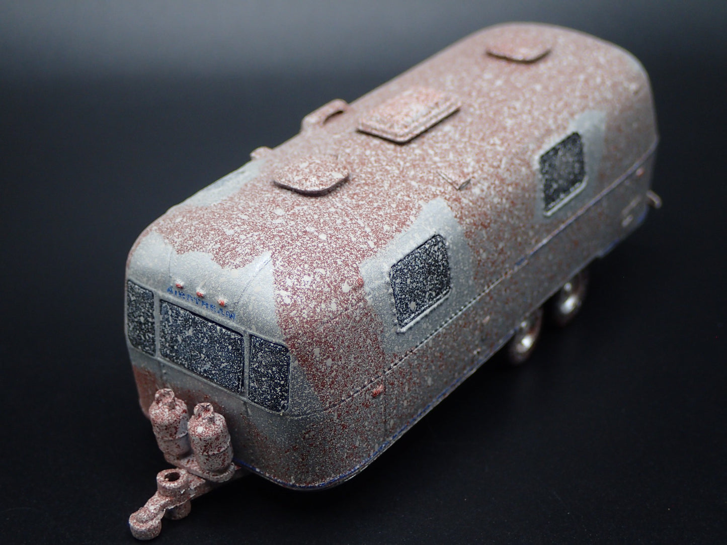 1971 AIRSTREAM LAND YACHT DOUBLE AXLE TRAILER CAMPER ABANDONED 1:64 DIECAST CAR