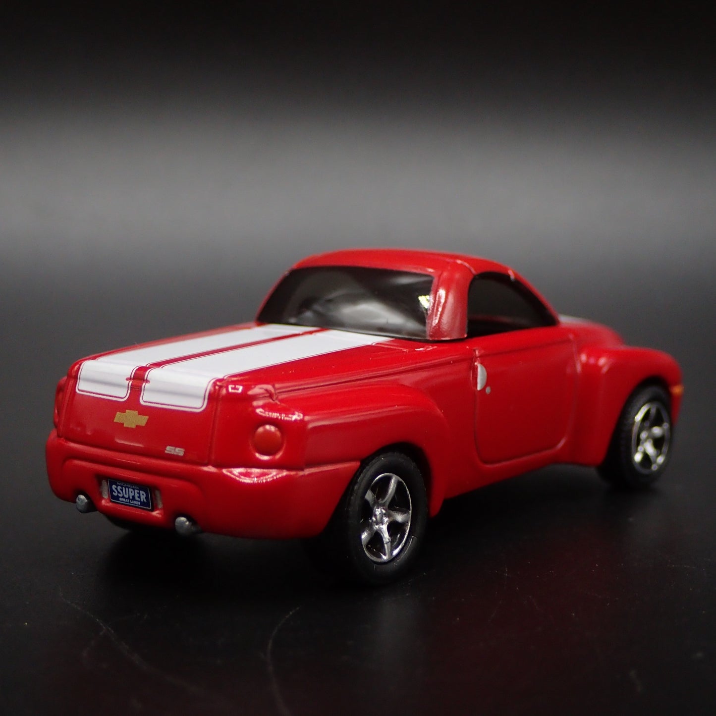 2003-2006 CHEVY CHEVROLET SSR TRUCK RED 1:64 SCALE DIORAMA DIECAST MODEL CAR