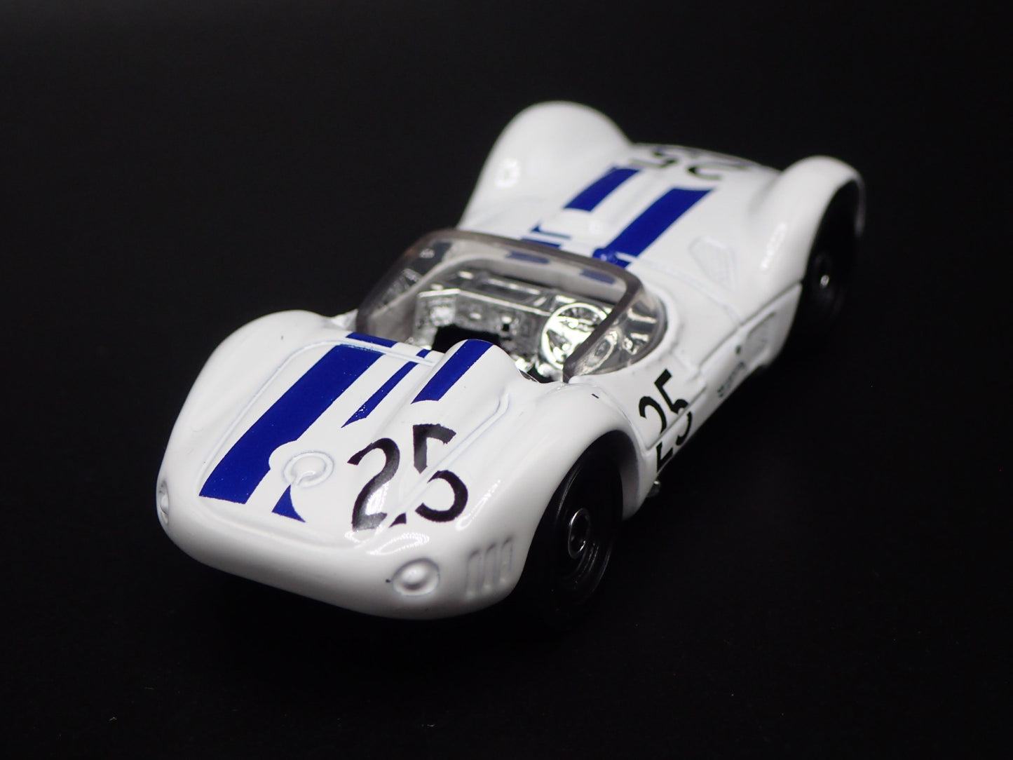 1959-1961 MASERATI TIPO 61 RACE 1:64 SCALE COLLECTIBLE DIORAMA DIECAST MODEL CAR