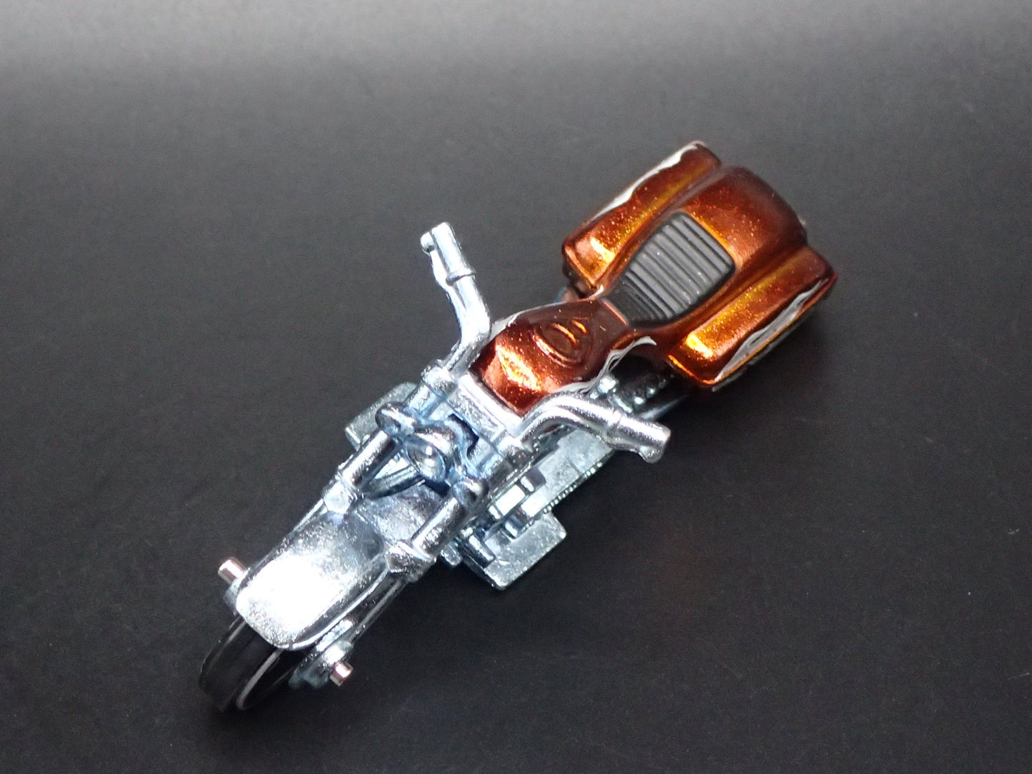 BAD BAGGER MOTORCYCLE ORANGE HOT WHEELS 1:64 HW SCALE DIORAMA DIECAST MODEL CAR