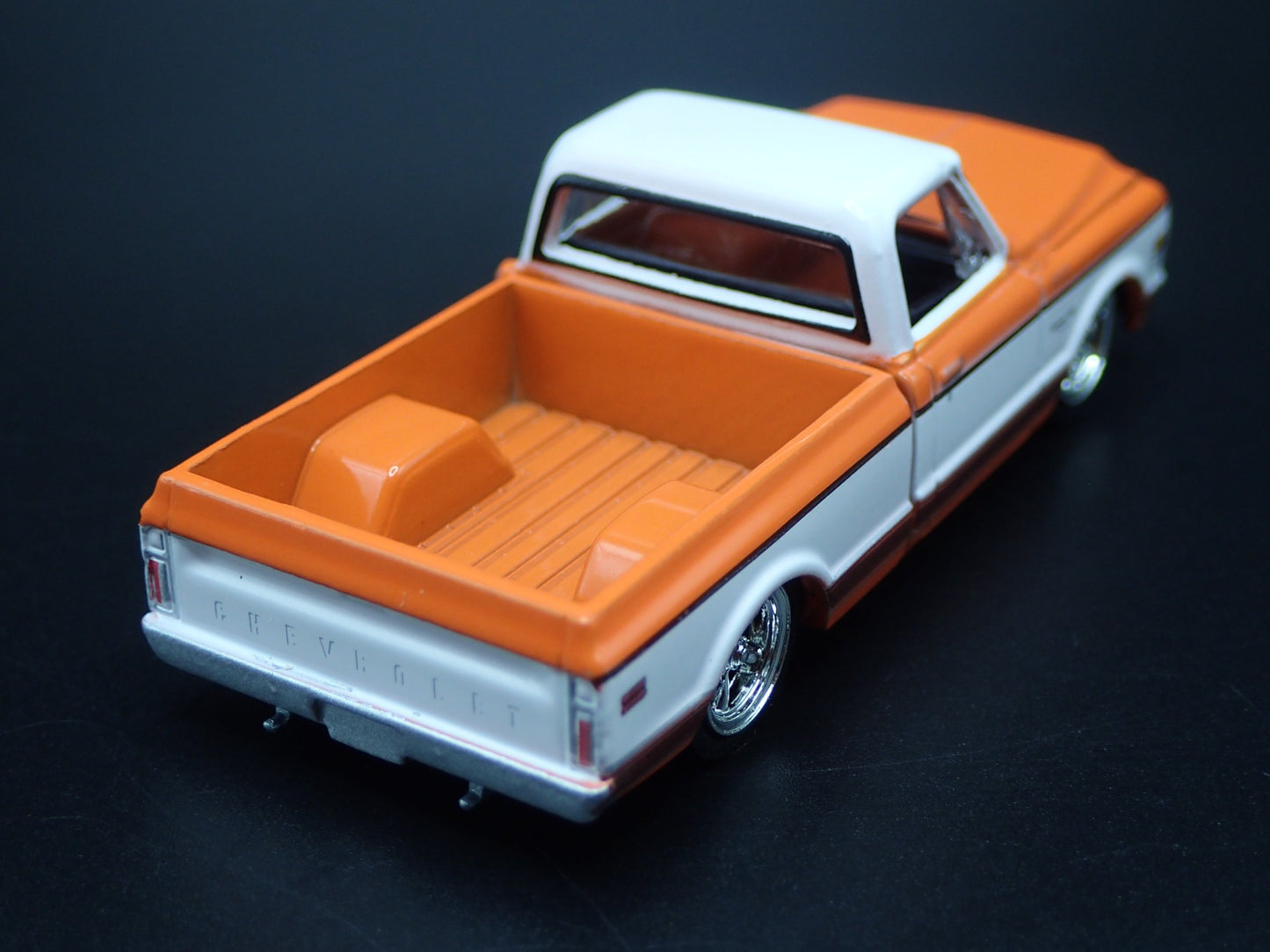 1972 72 CHEVY CHEVROLET C10 PICKUP TRUCK SHORT BED 1/64 SCALE DIECAST MODEL CAR